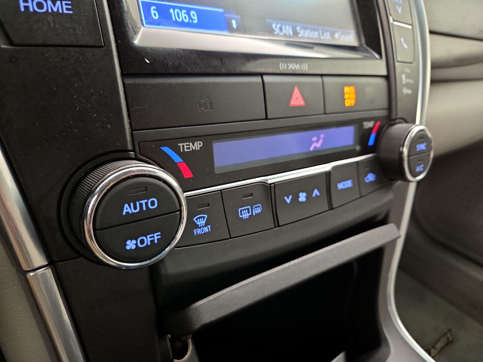 Thumbnail: 2016 Toyota Camry - 16