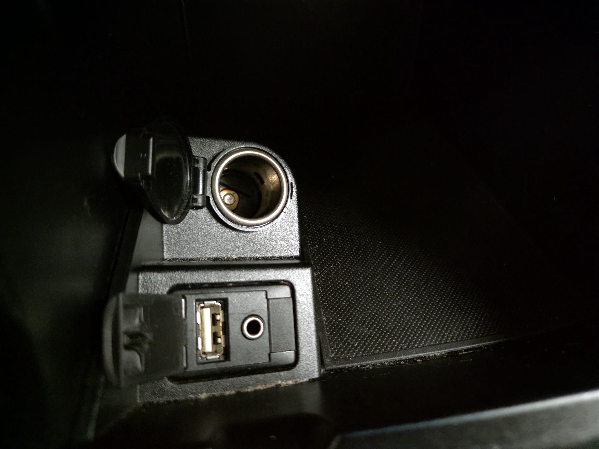 Thumbnail: 2016 Toyota Camry - 18