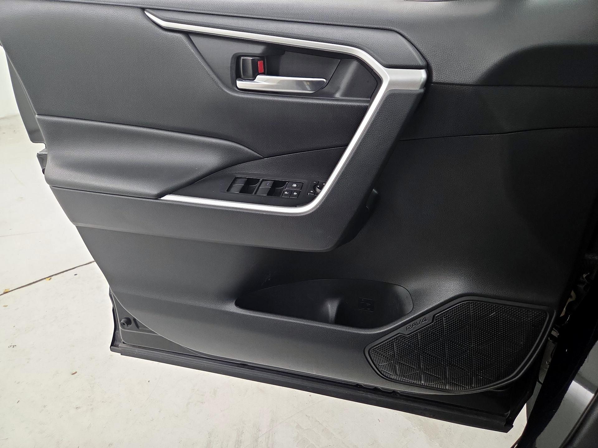 Thumbnail: 2021 Toyota RAV4 - 12