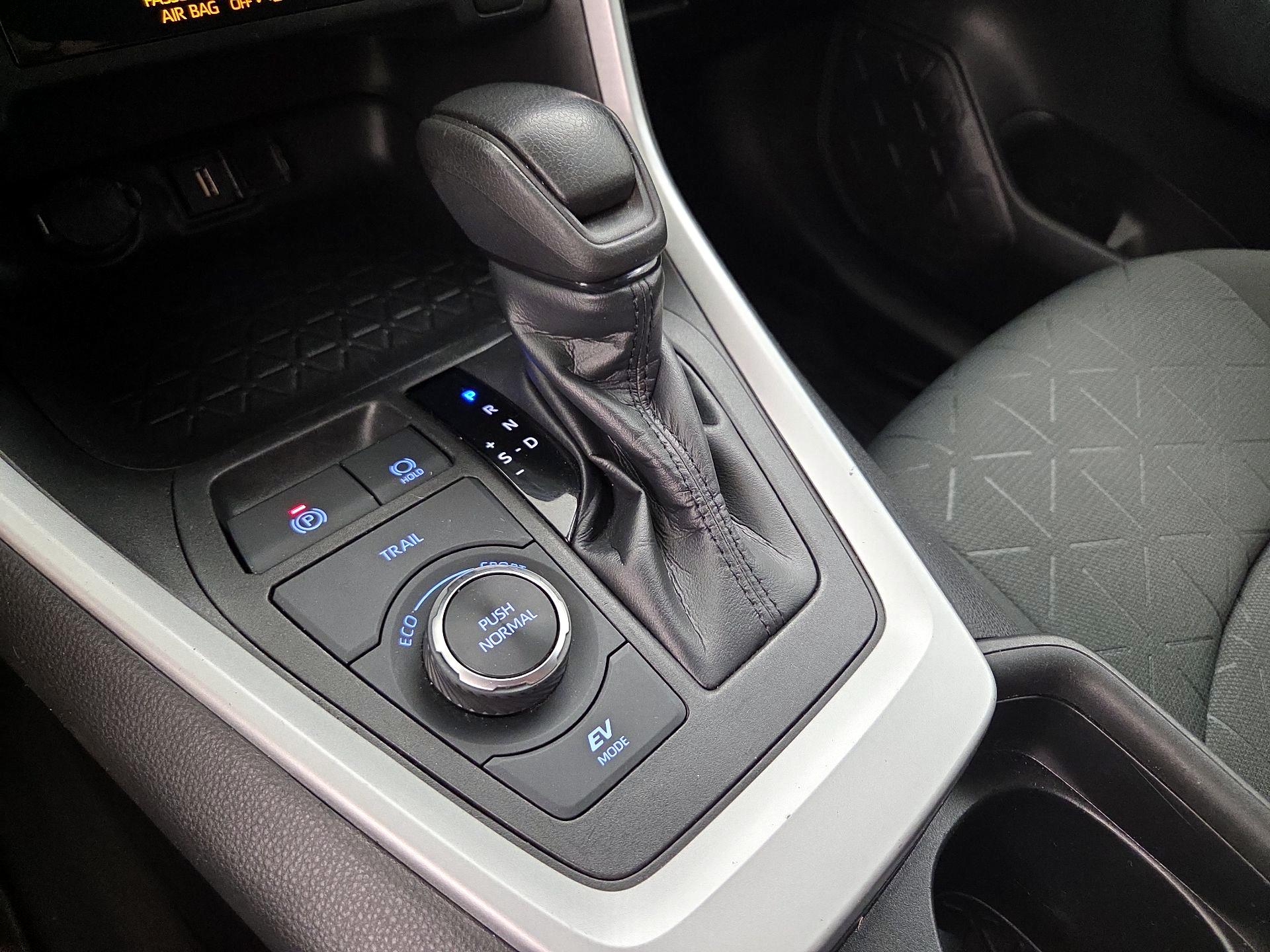 Thumbnail: 2021 Toyota RAV4 - 17