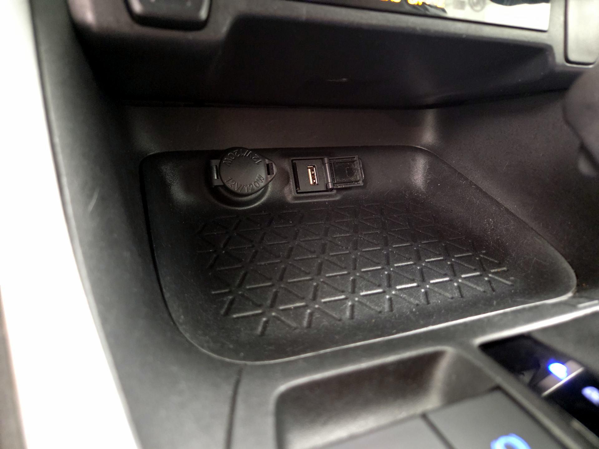 Thumbnail: 2021 Toyota RAV4 - 18