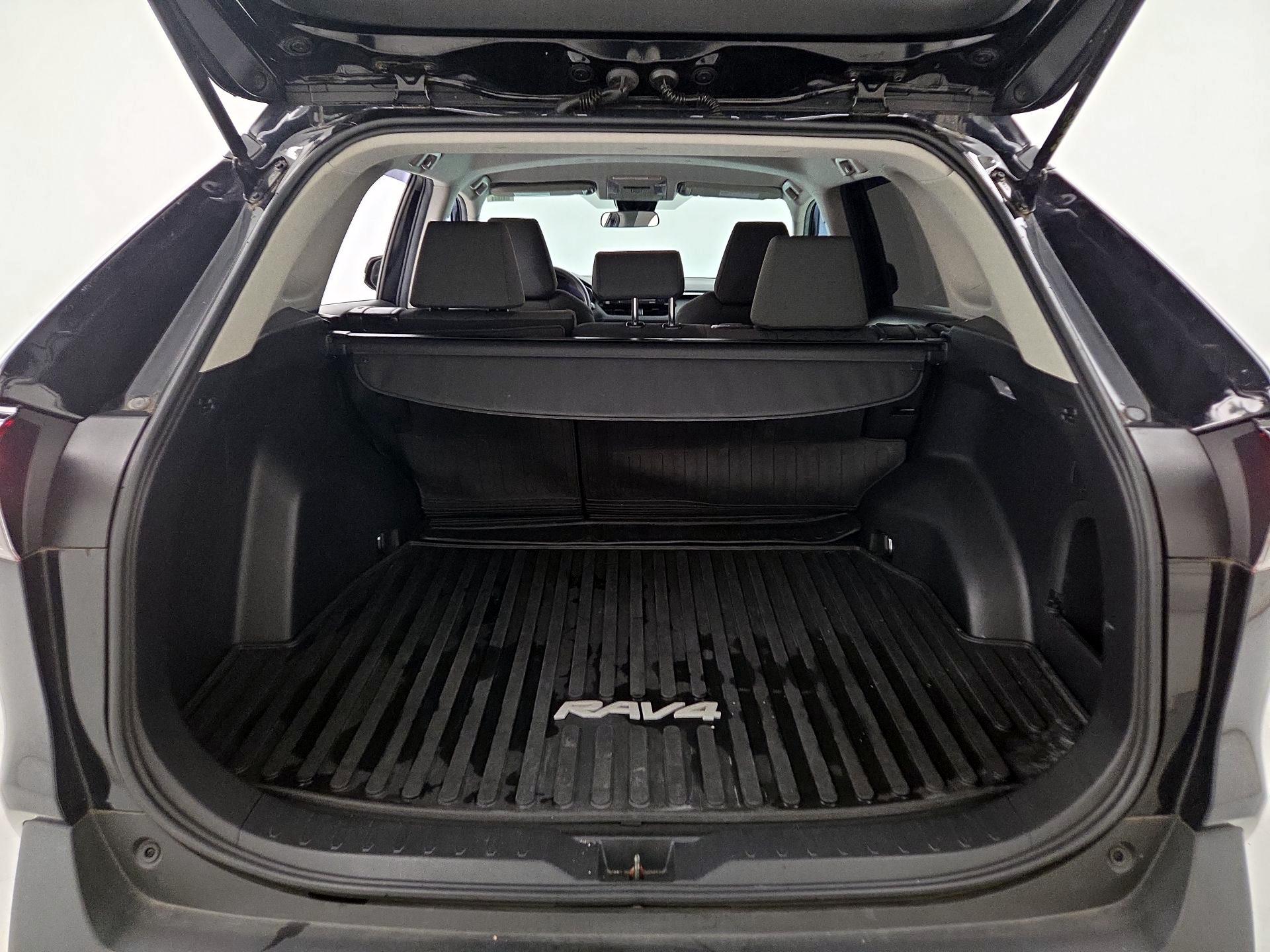 Thumbnail: 2021 Toyota RAV4 - 20