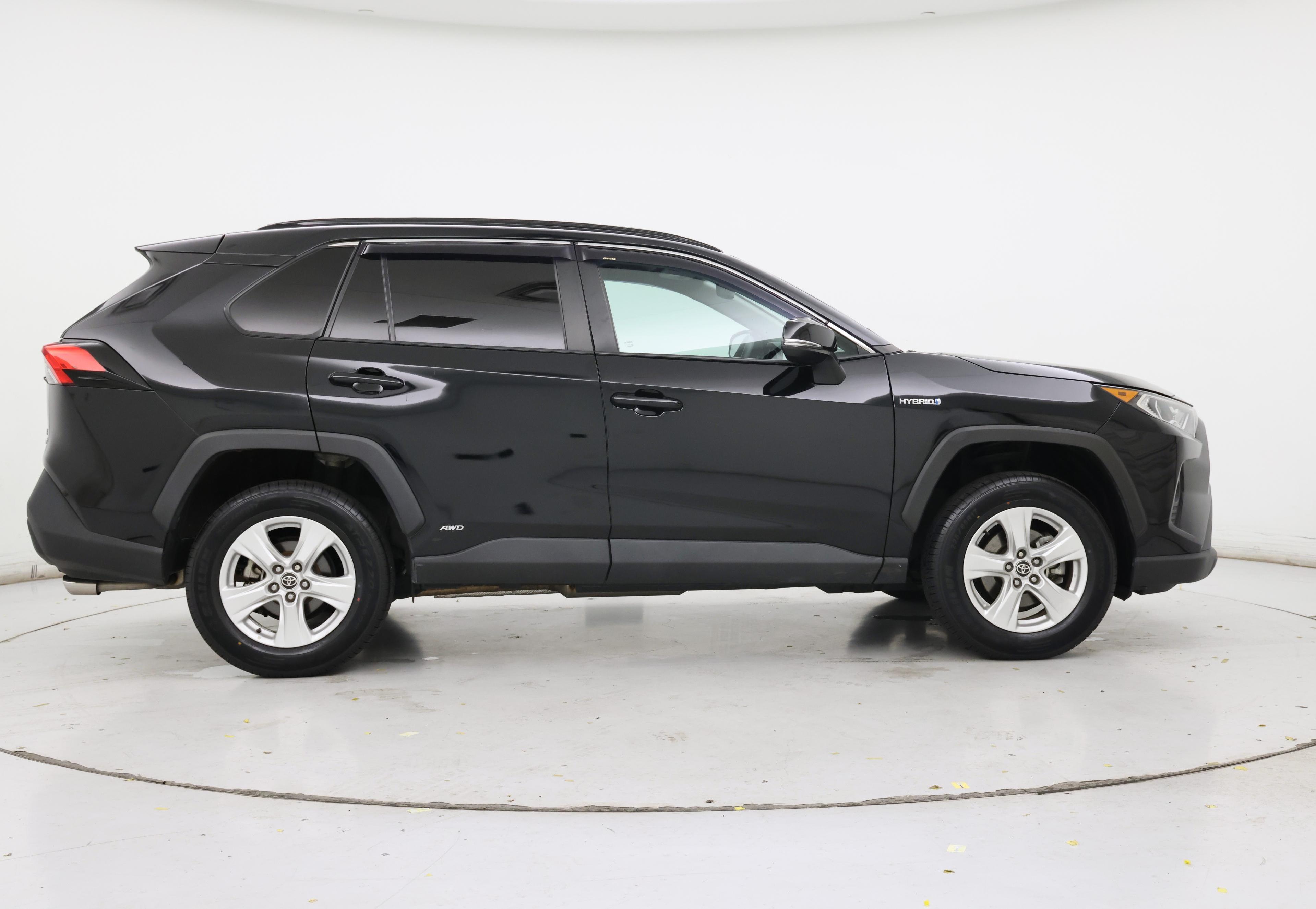 Thumbnail: 2021 Toyota RAV4 - 7