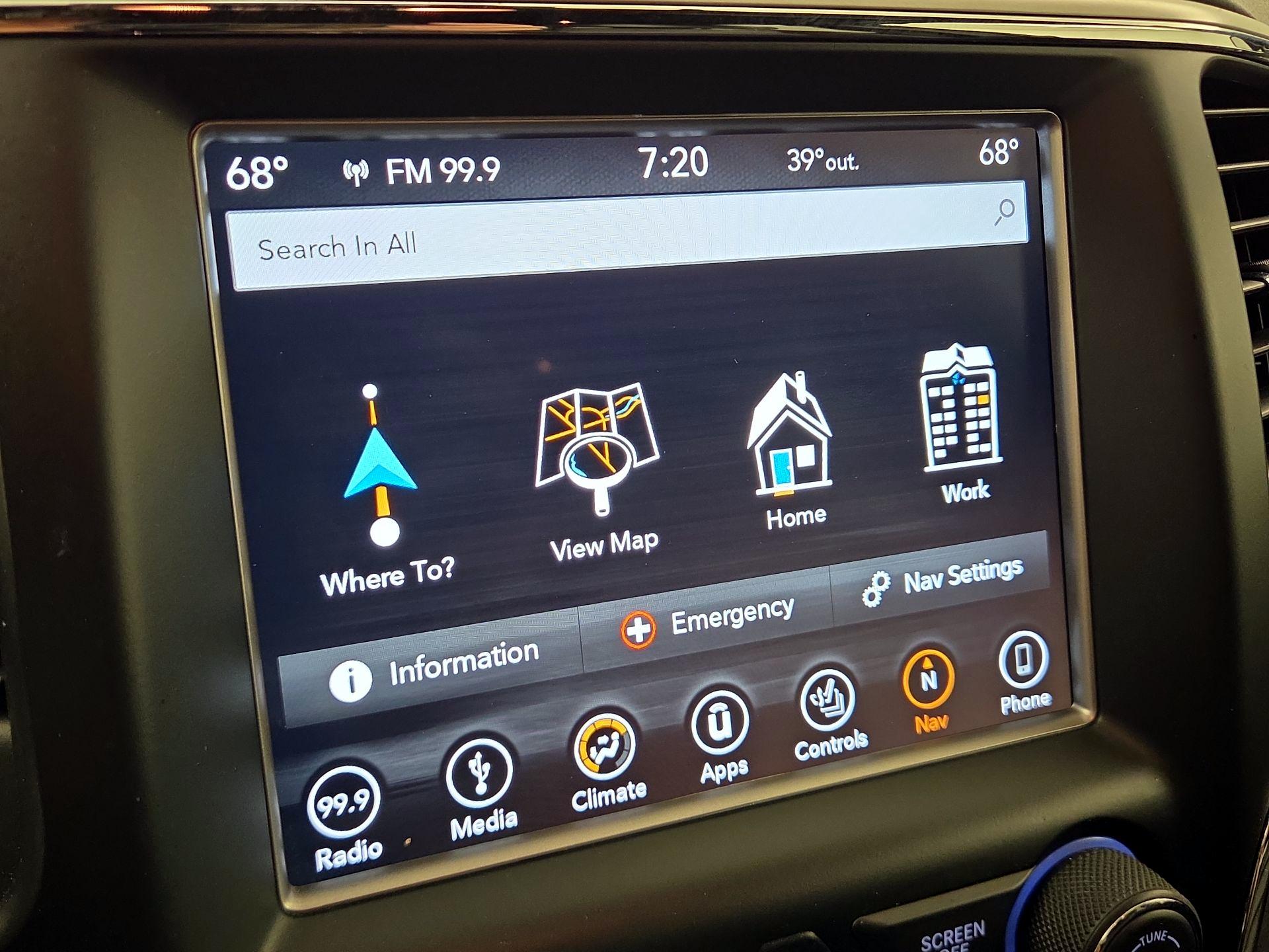 Thumbnail: 2018 Jeep Grand Cherokee - 12