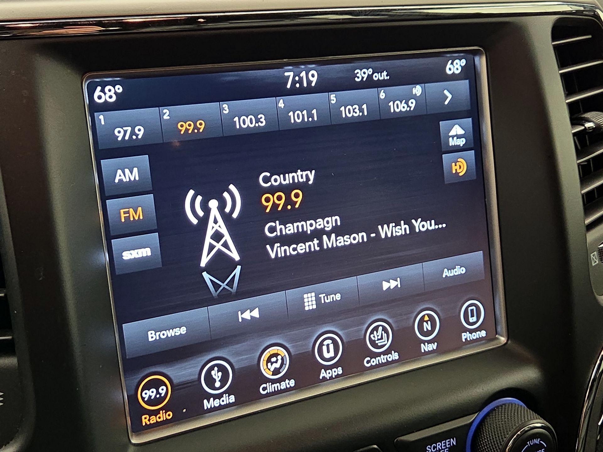 Thumbnail: 2018 Jeep Grand Cherokee - 14