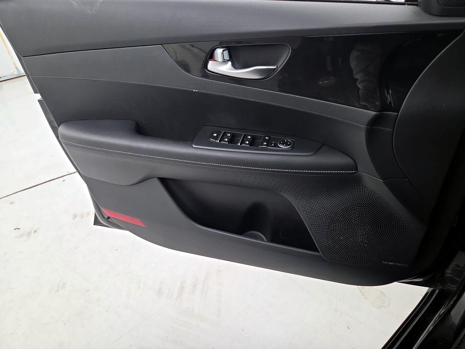 Thumbnail: 2021 Kia Forte - 12