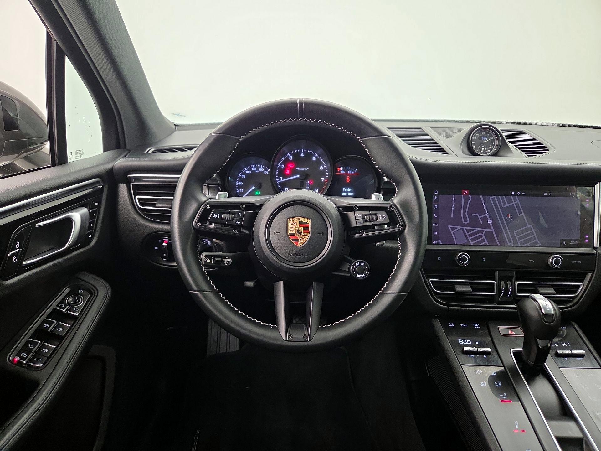 Thumbnail: 2023 Porsche Macan - 10