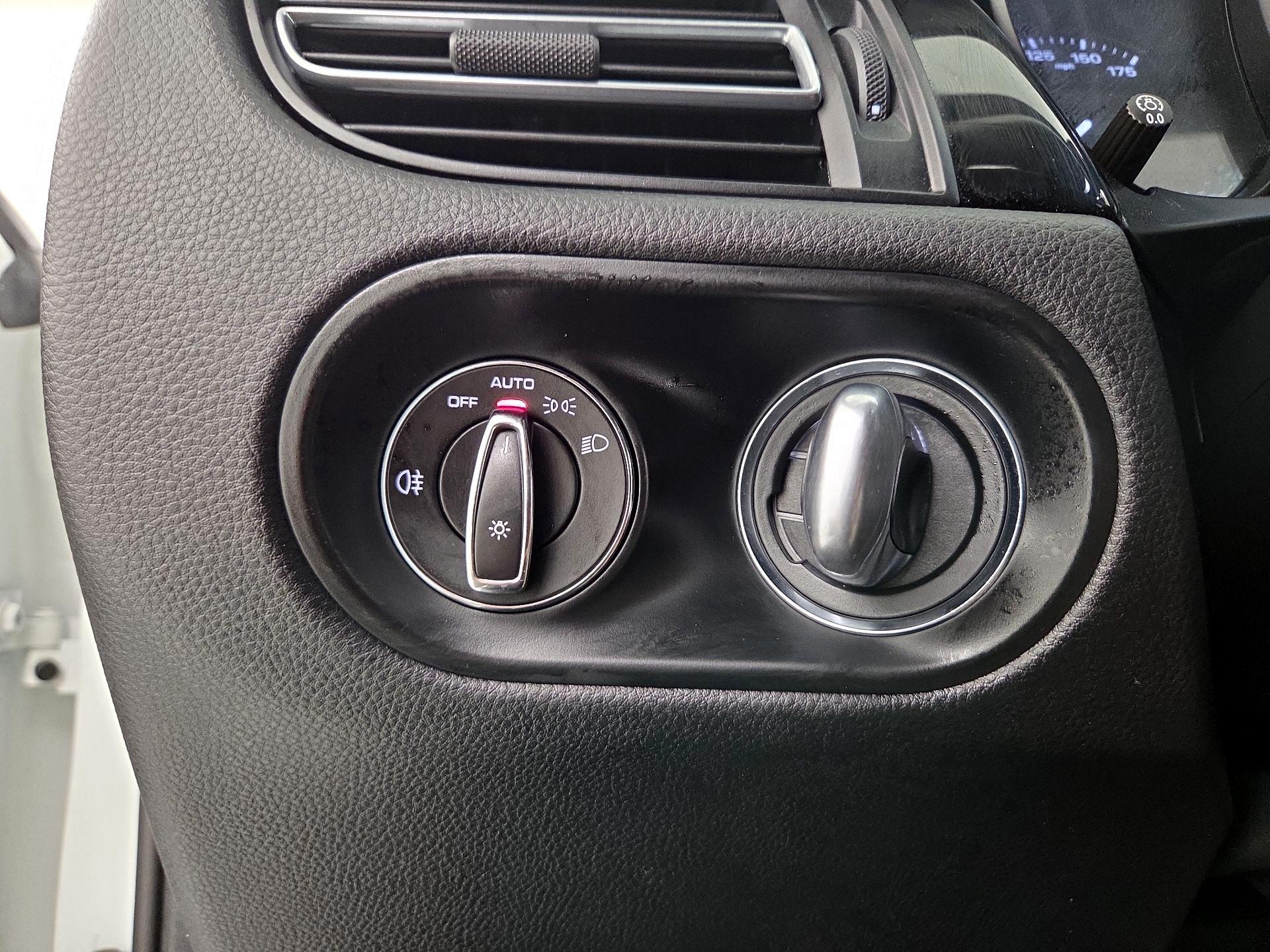 Thumbnail: 2023 Porsche Macan - 13