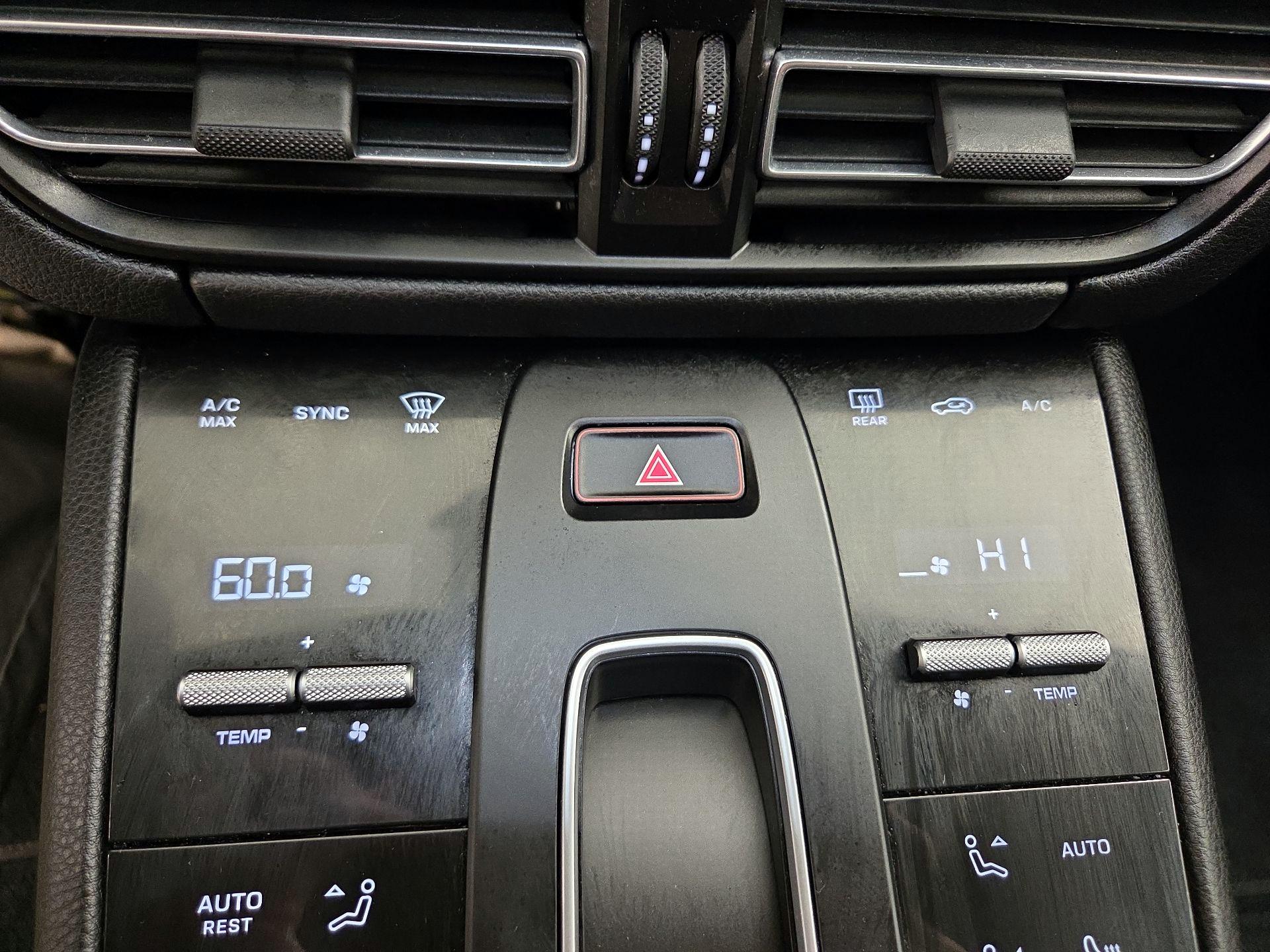 Thumbnail: 2023 Porsche Macan - 17