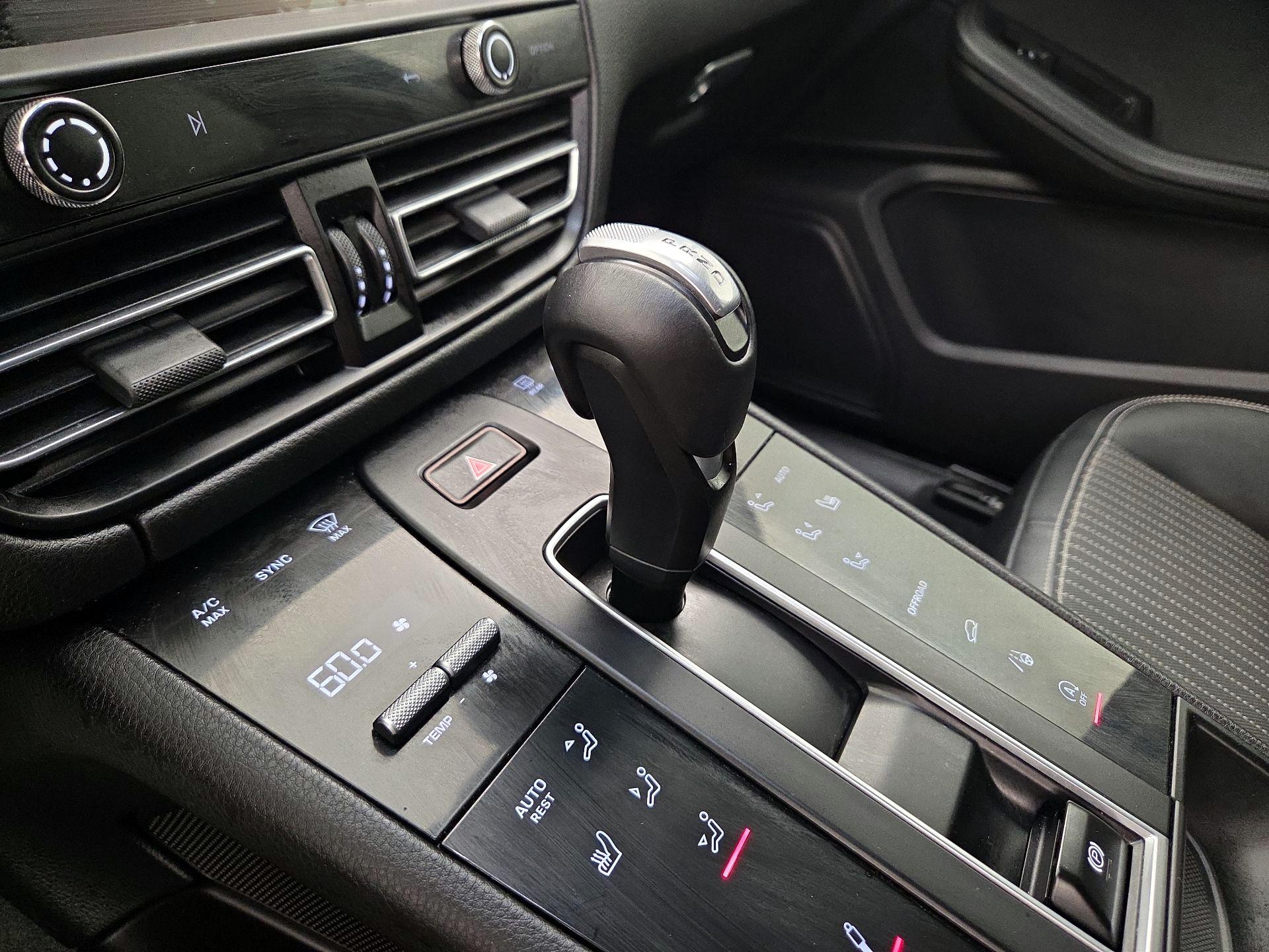 Thumbnail: 2023 Porsche Macan - 18