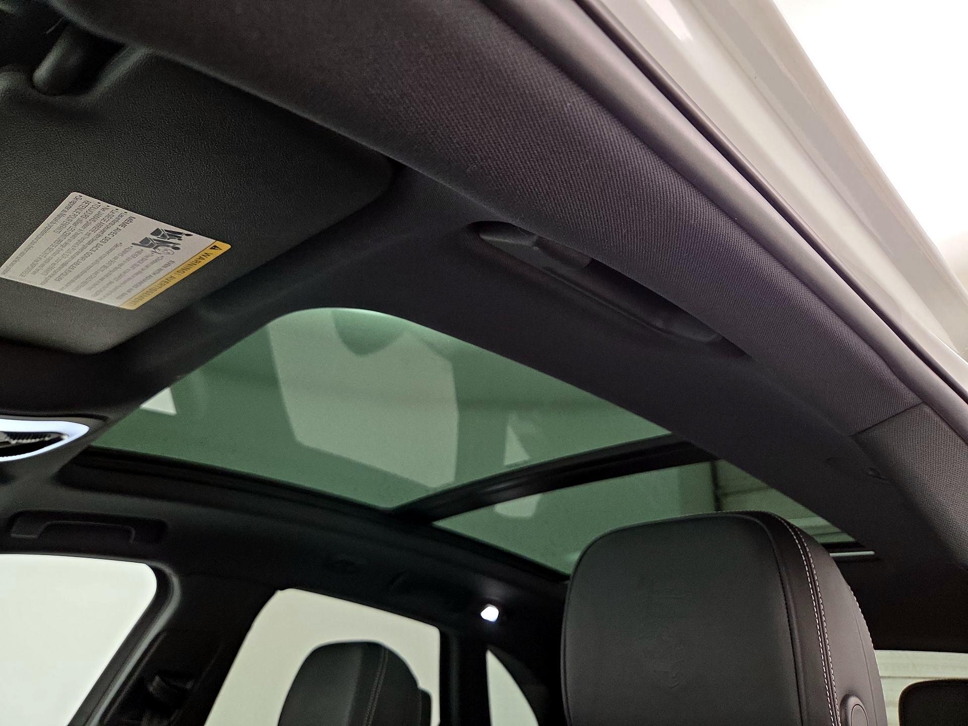 Thumbnail: 2023 Porsche Macan - 20