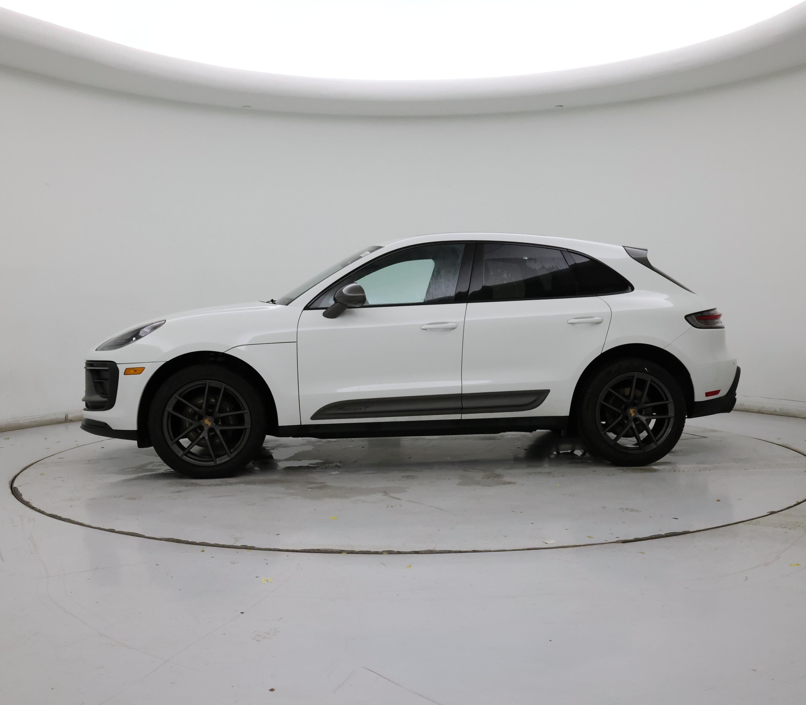 Thumbnail: 2023 Porsche Macan - 3