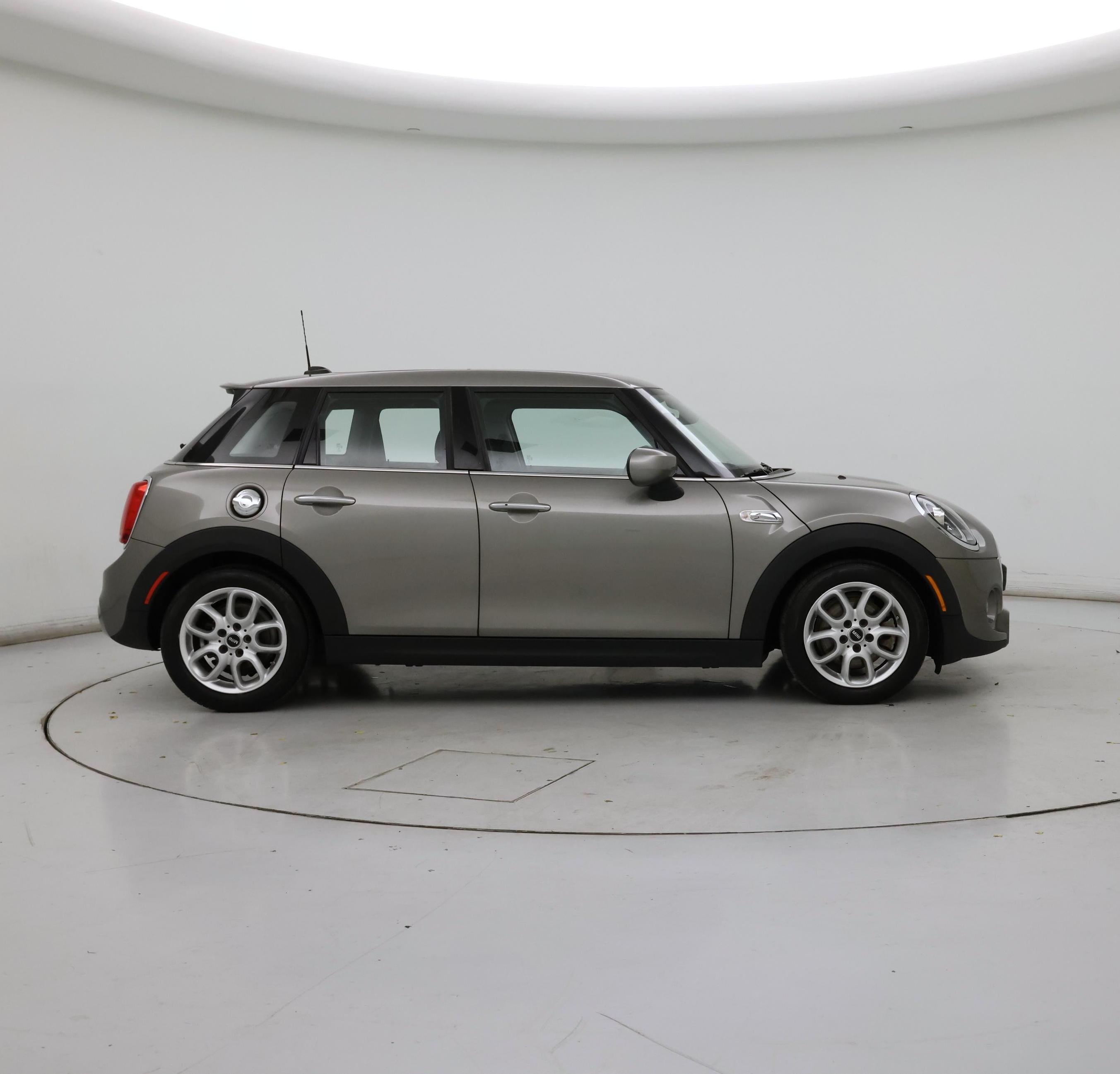 Thumbnail: 2021 MINI Cooper Hardtop - 7