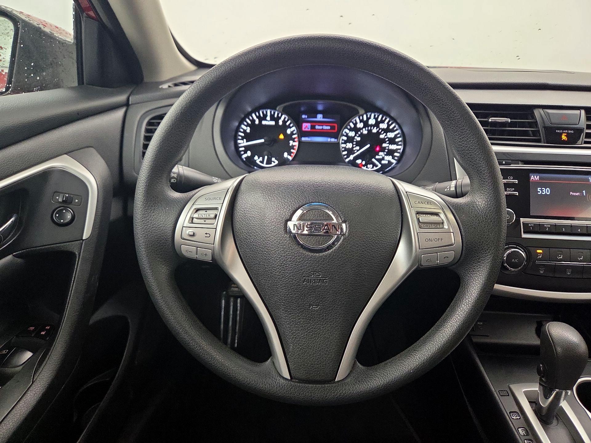 Thumbnail: 2016 Nissan Altima - 10