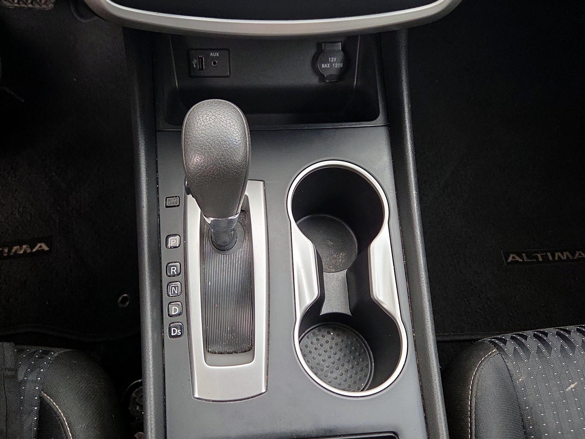 Thumbnail: 2016 Nissan Altima - 17