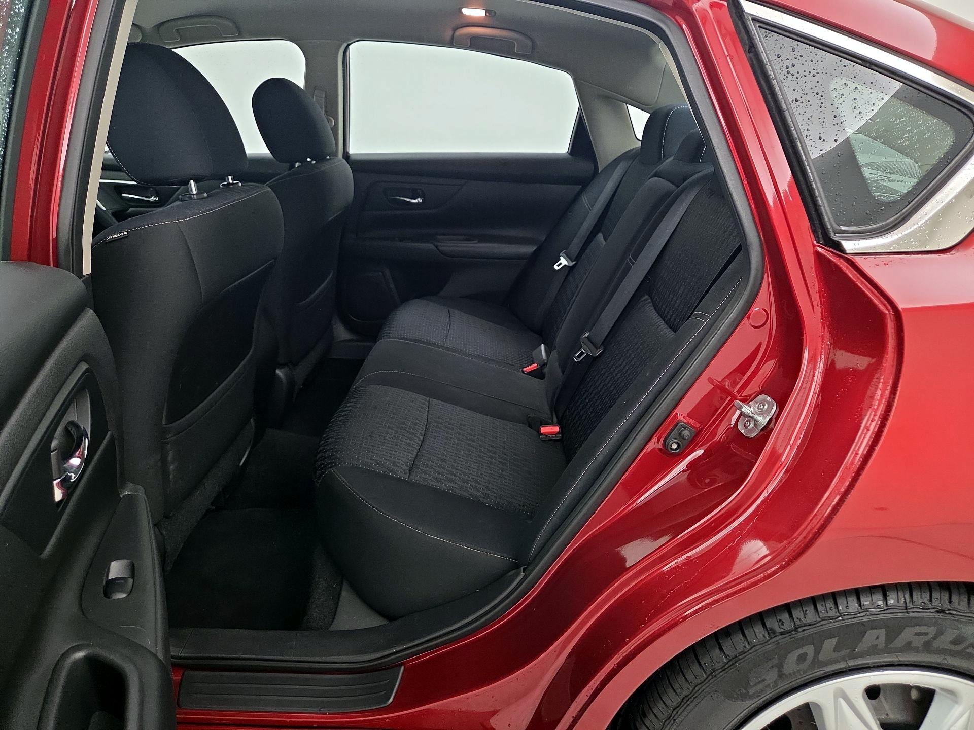 Thumbnail: 2016 Nissan Altima - 19