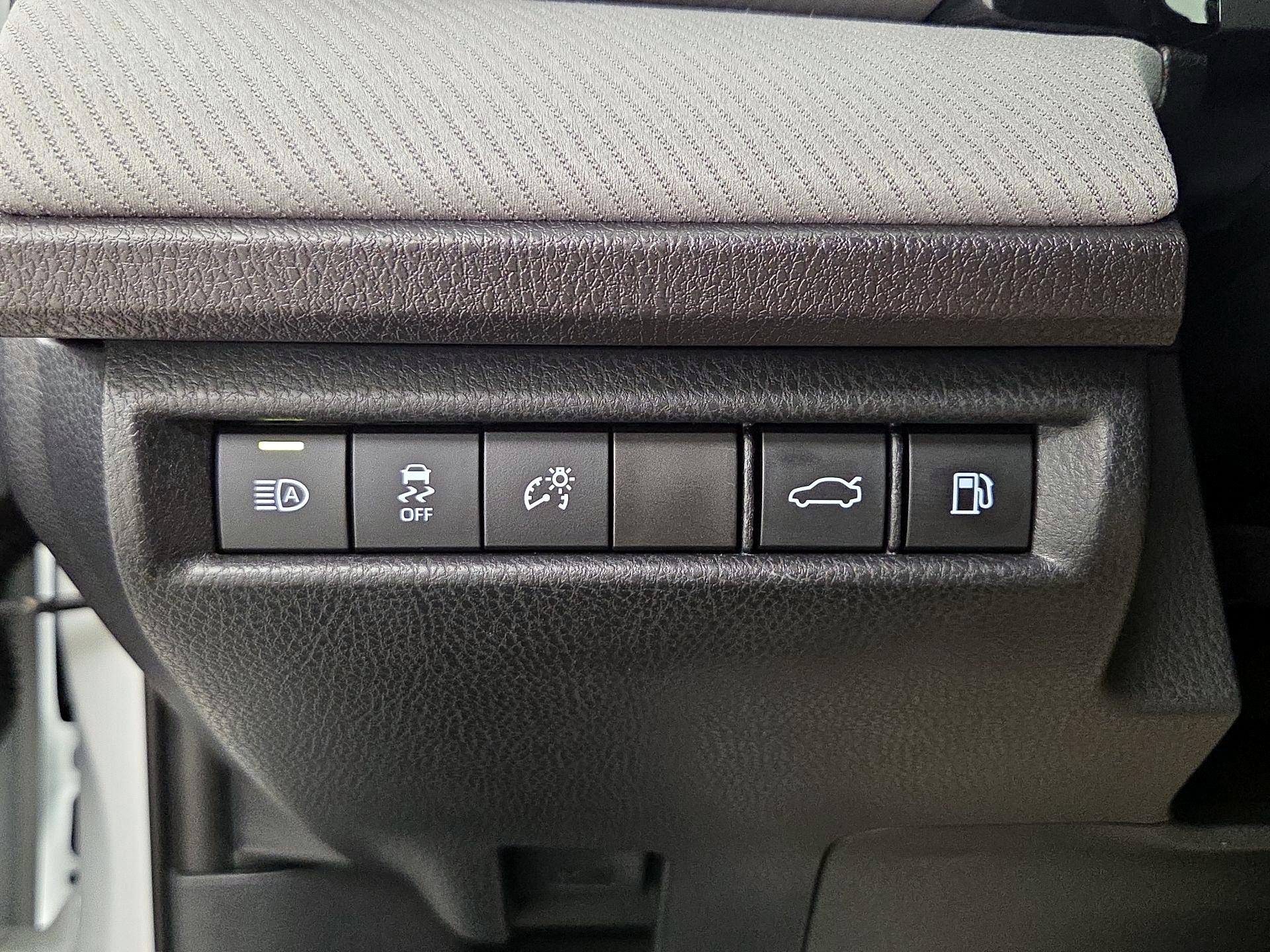 Thumbnail: 2025 Toyota Camry - 11