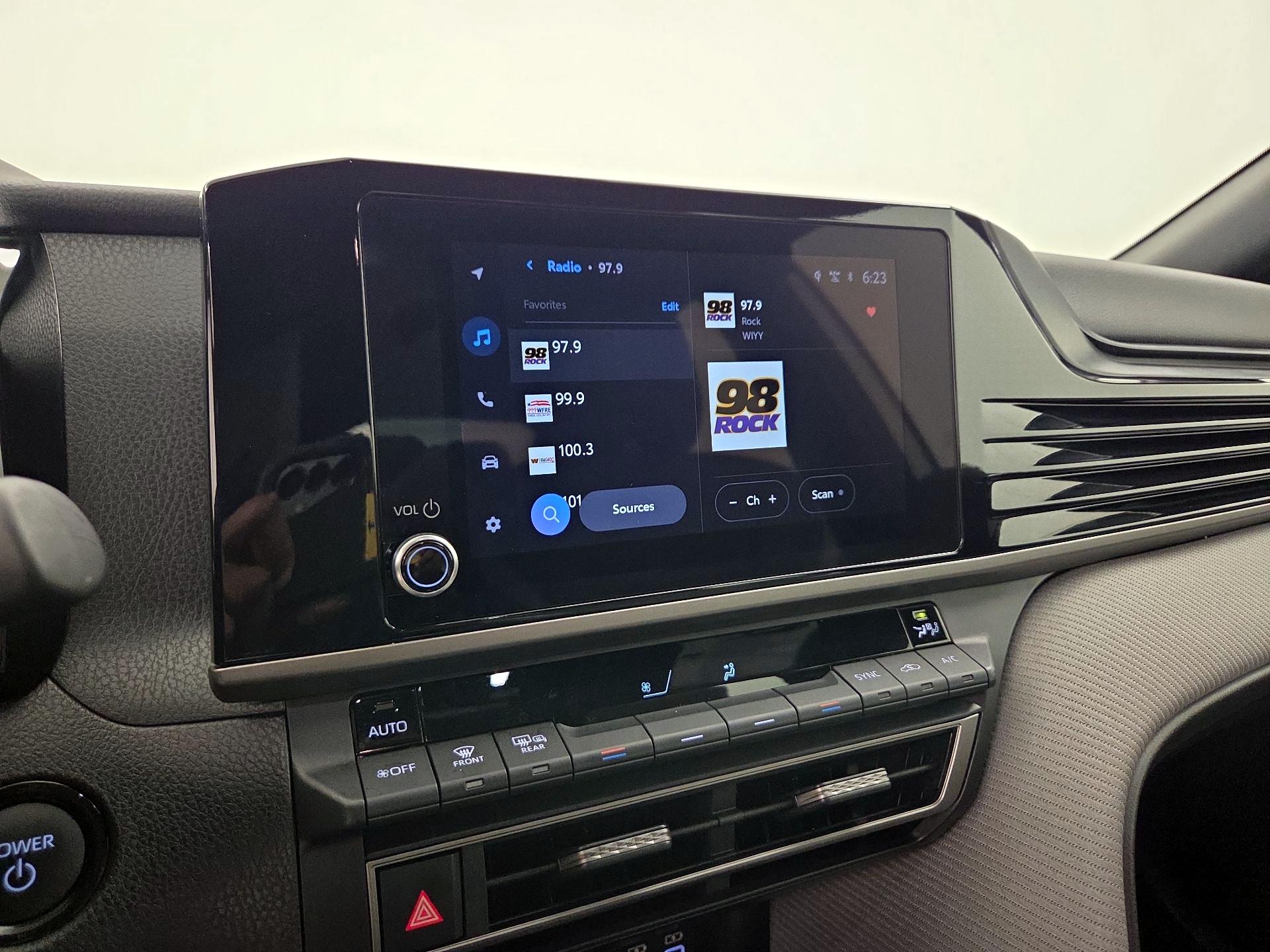 Thumbnail: 2025 Toyota Camry - 14