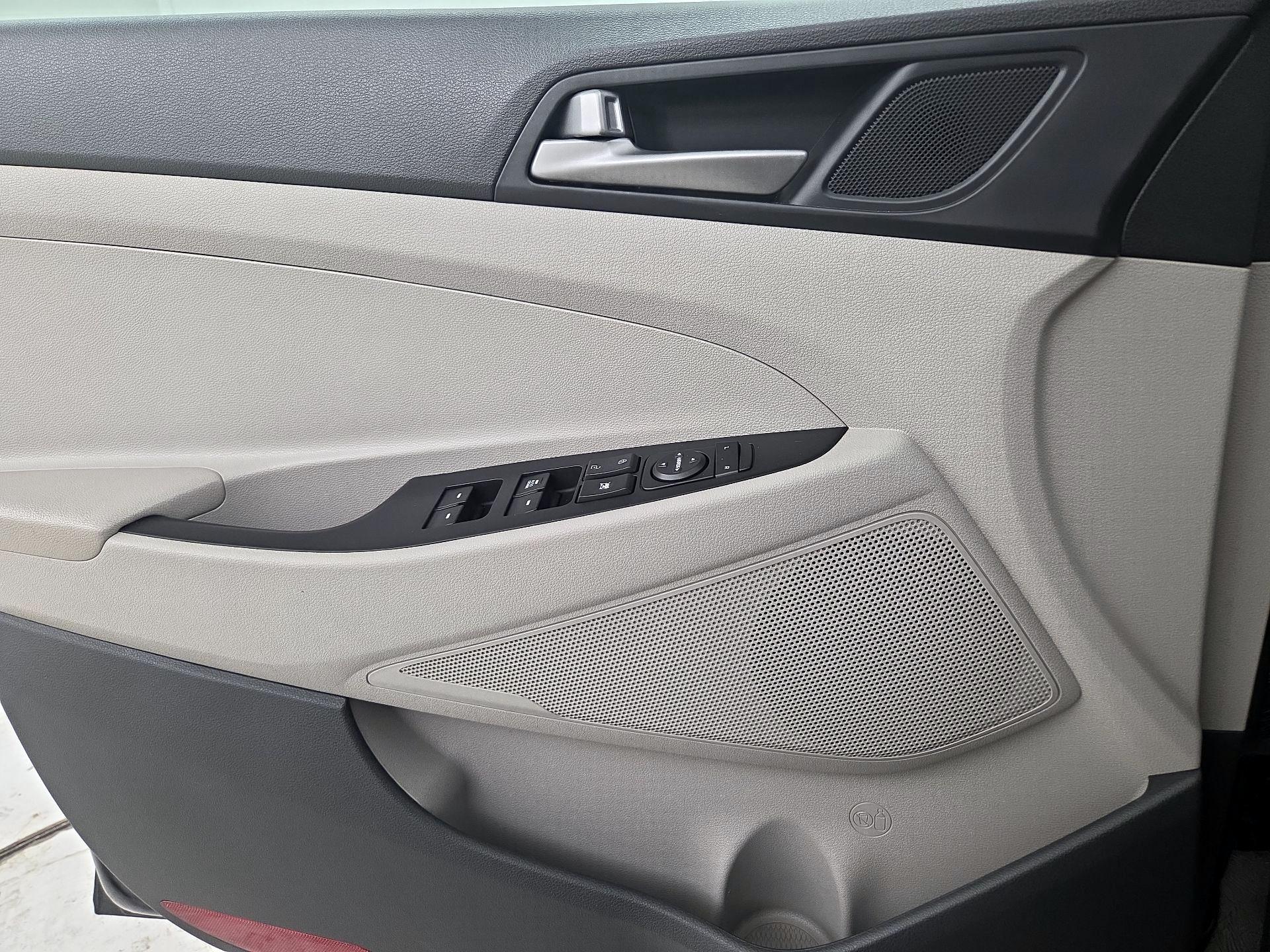 Thumbnail: 2018 Hyundai Tucson - 12