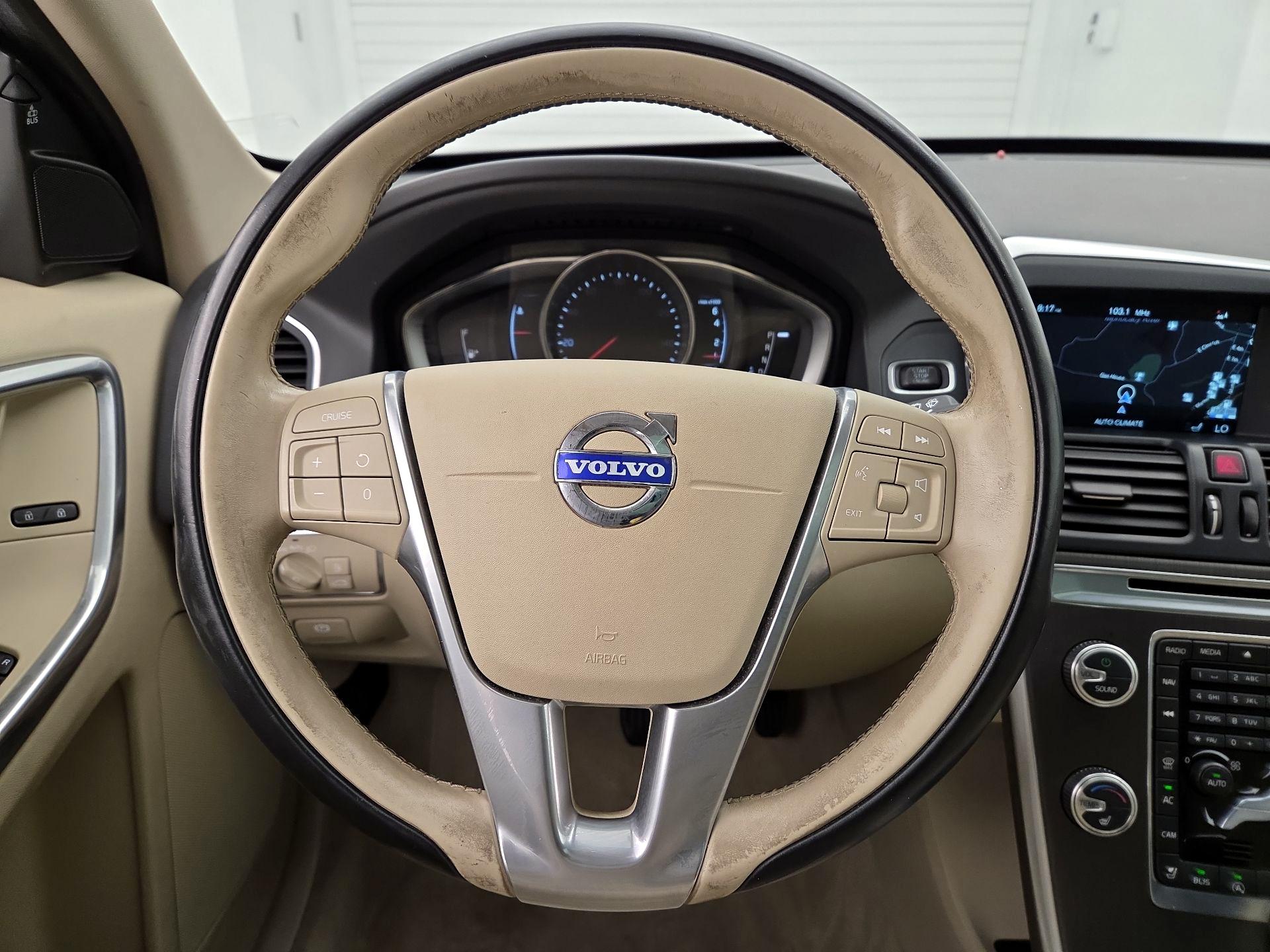 Thumbnail: 2015 Volvo XC60 - 10