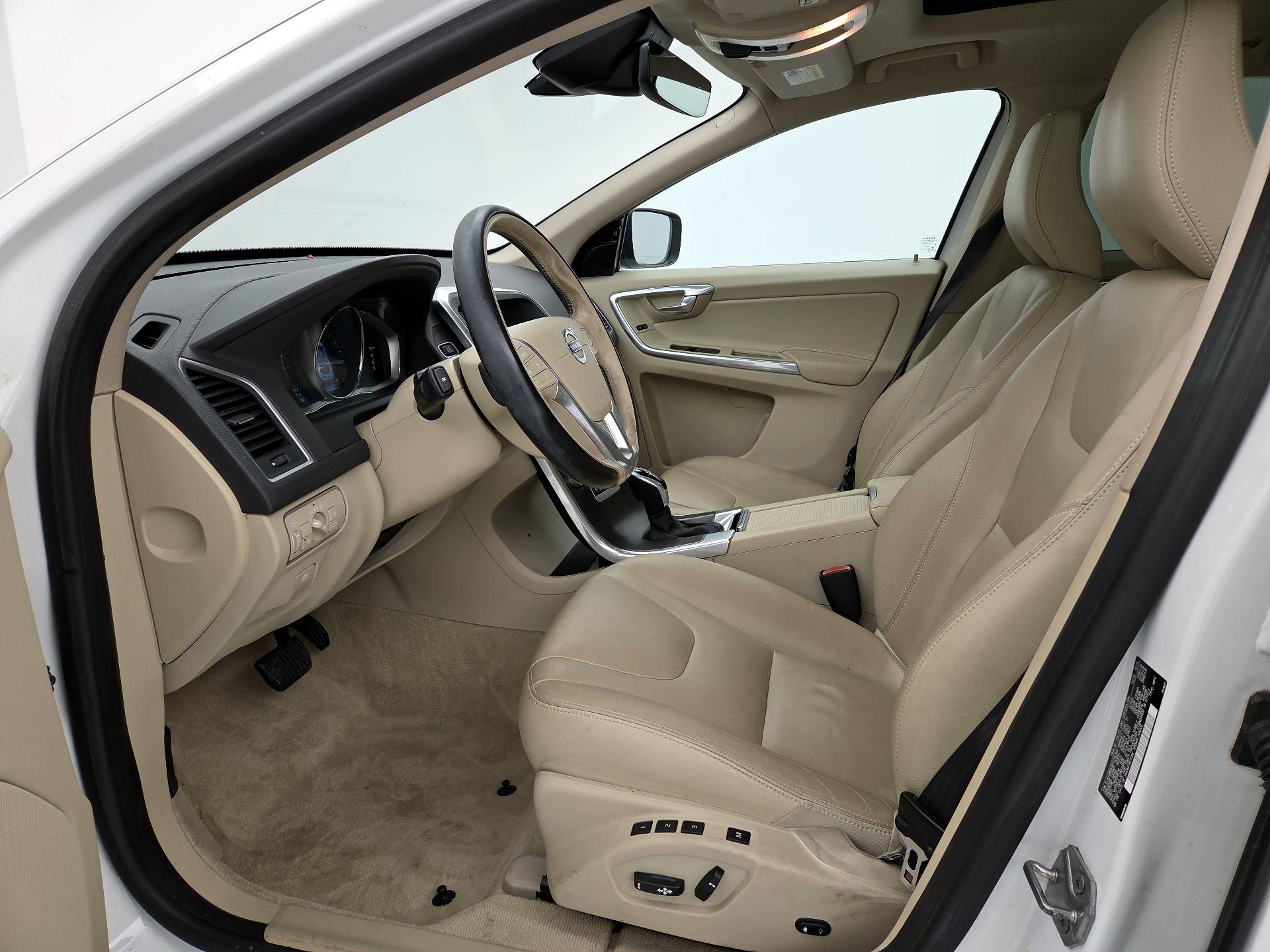 Thumbnail: 2015 Volvo XC60 - 11