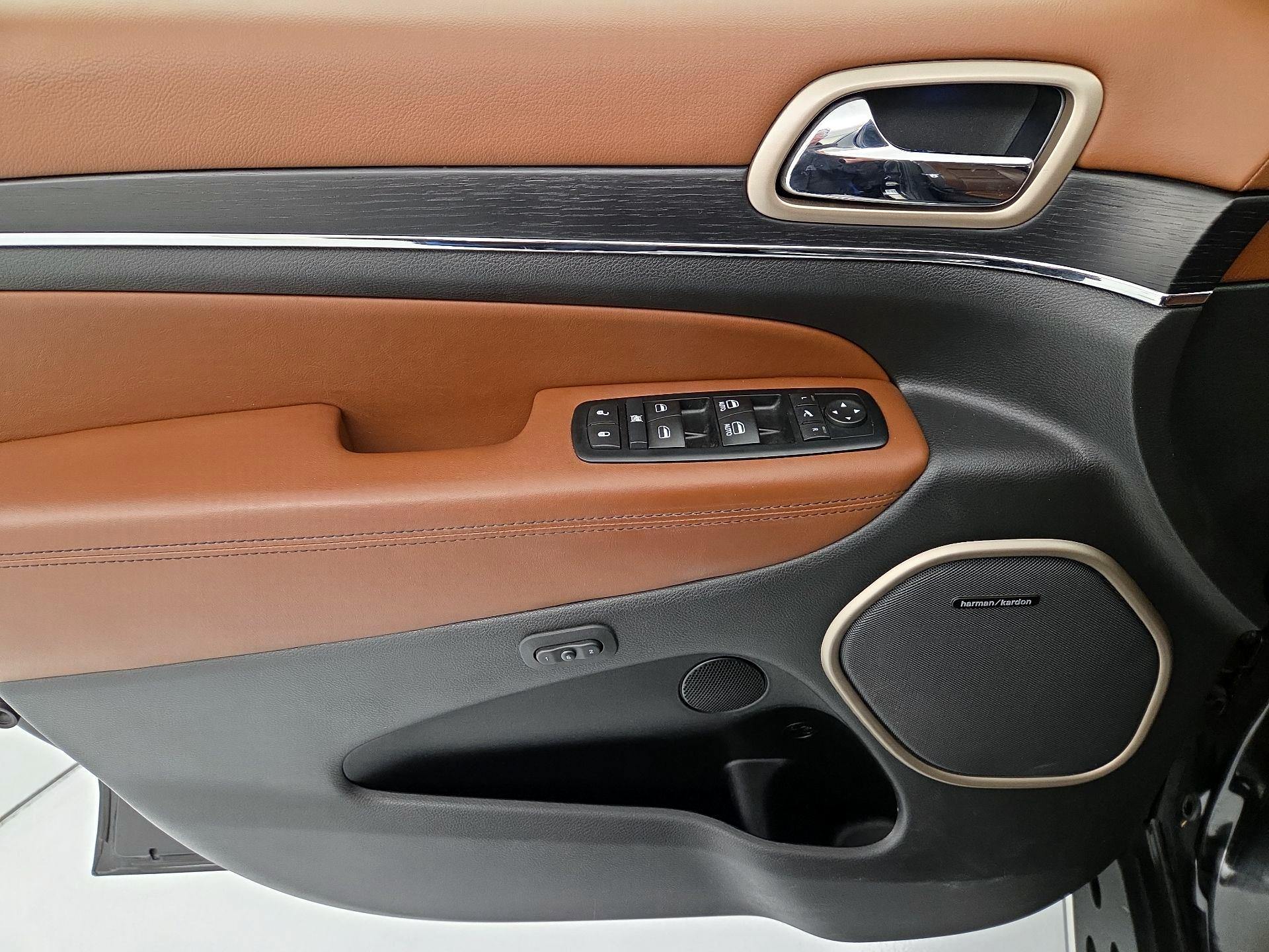 Thumbnail: 2015 Jeep Grand Cherokee - 12