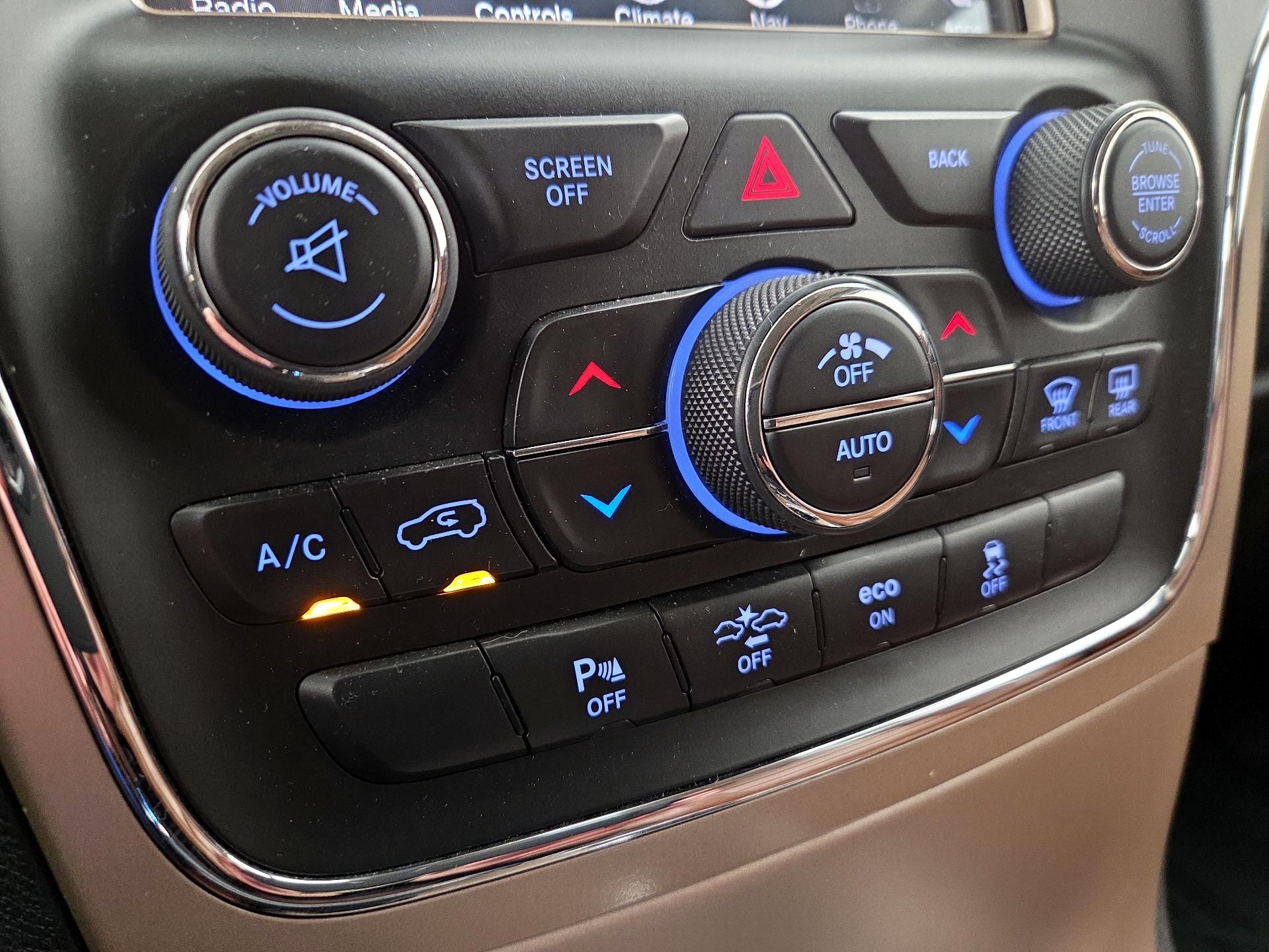 Thumbnail: 2015 Jeep Grand Cherokee - 17