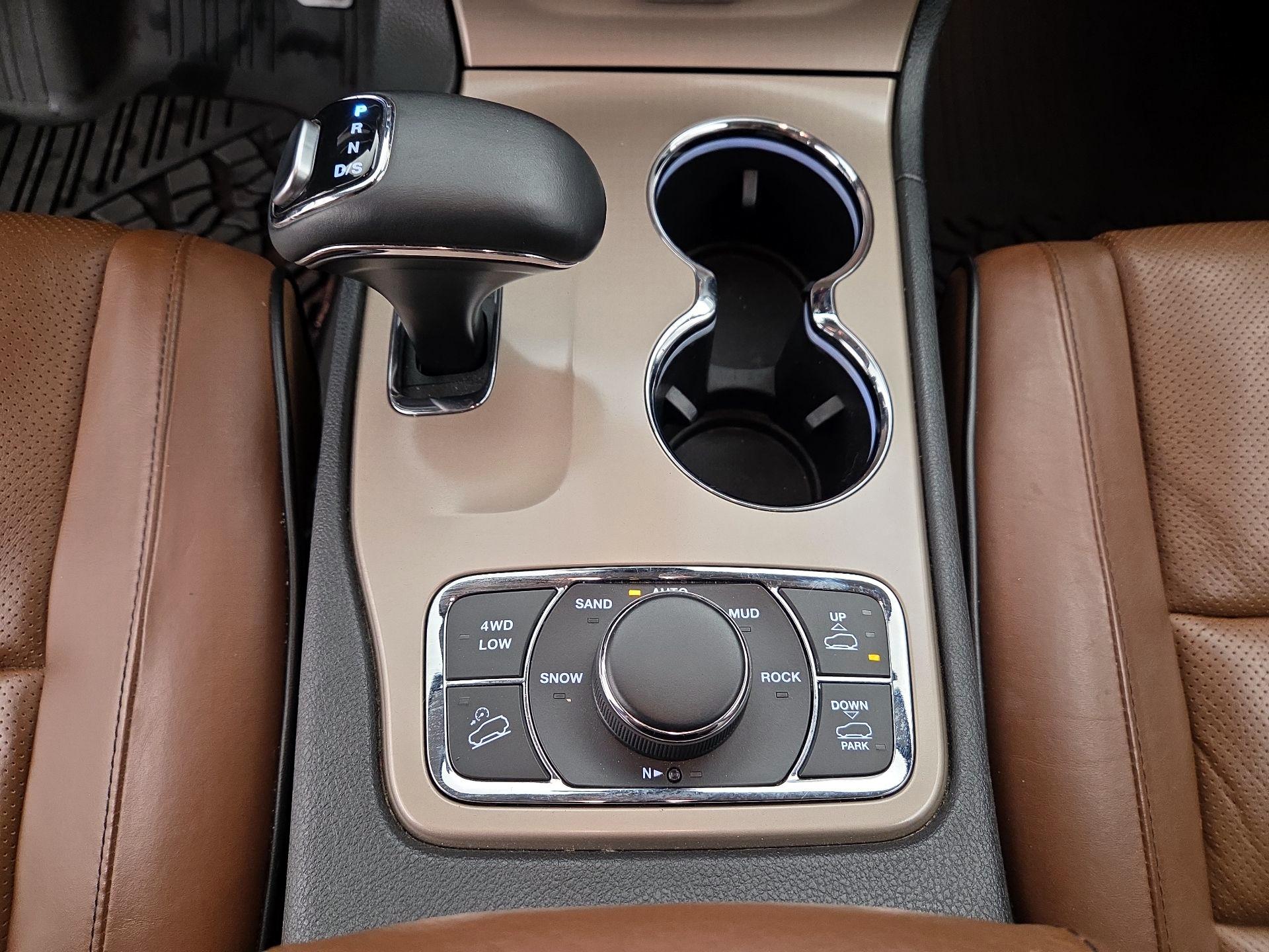 Thumbnail: 2015 Jeep Grand Cherokee - 18