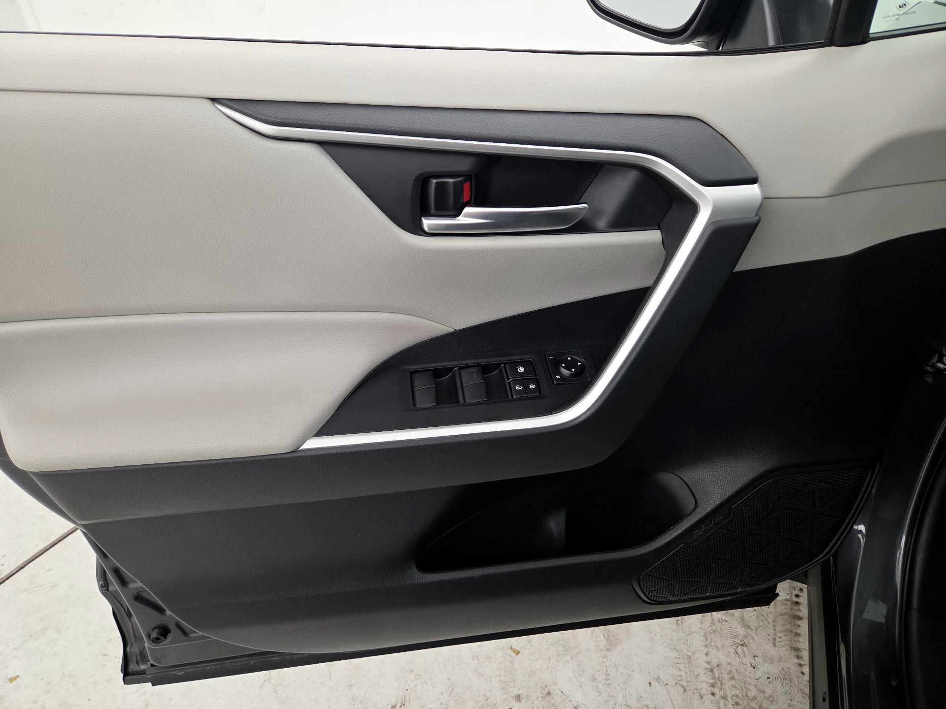 Thumbnail: 2021 Toyota RAV4 - 12