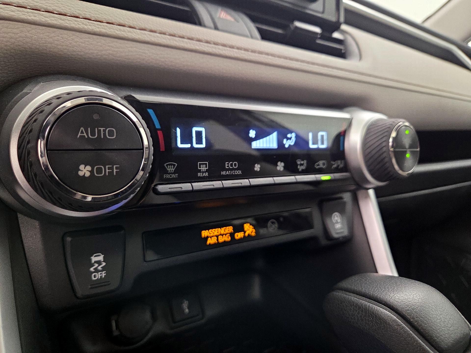 Thumbnail: 2021 Toyota RAV4 - 16