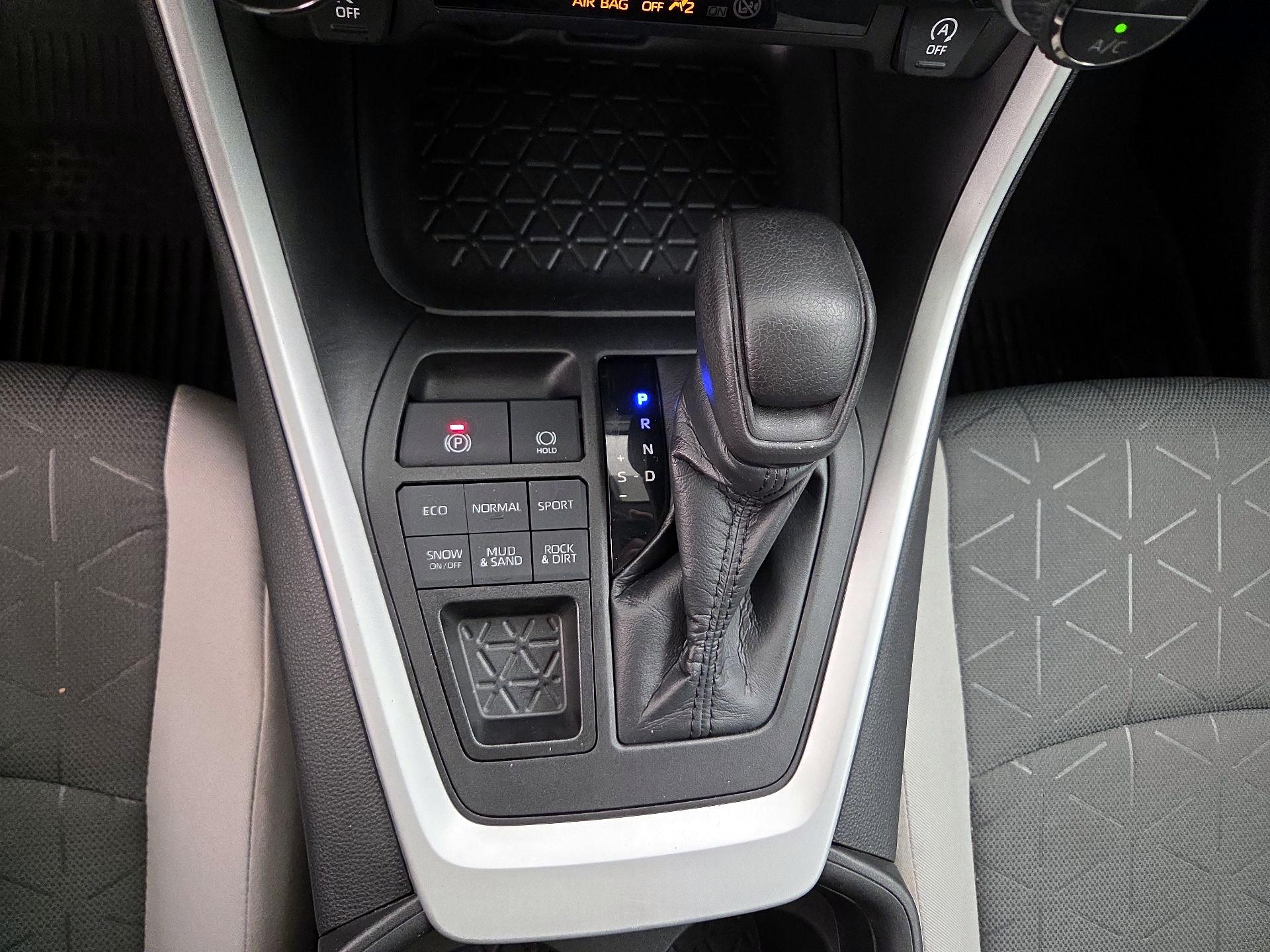 Thumbnail: 2021 Toyota RAV4 - 17