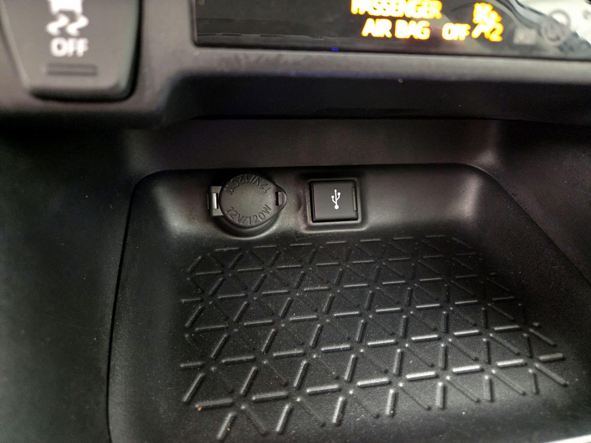 Thumbnail: 2021 Toyota RAV4 - 18