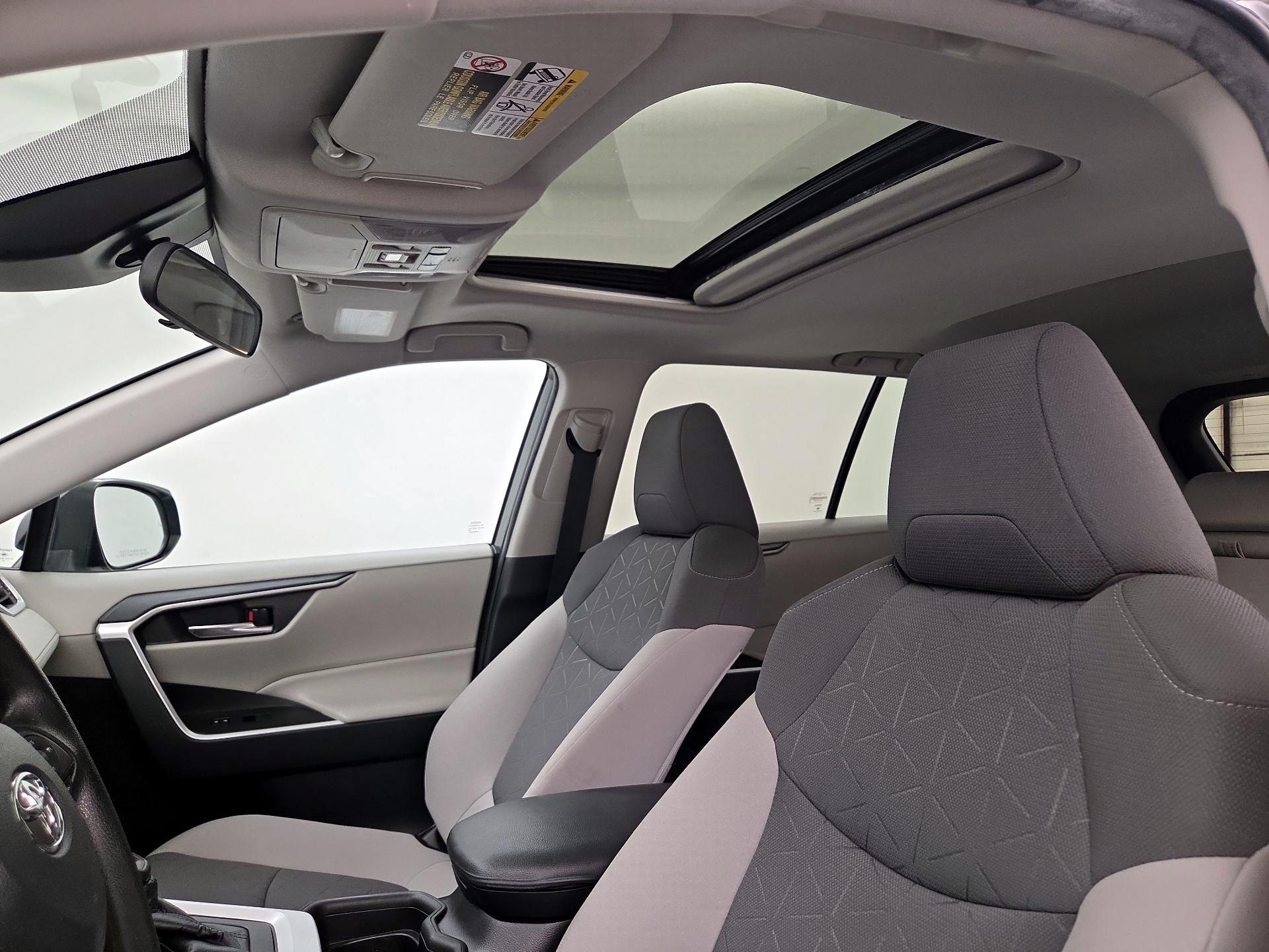 Thumbnail: 2021 Toyota RAV4 - 19