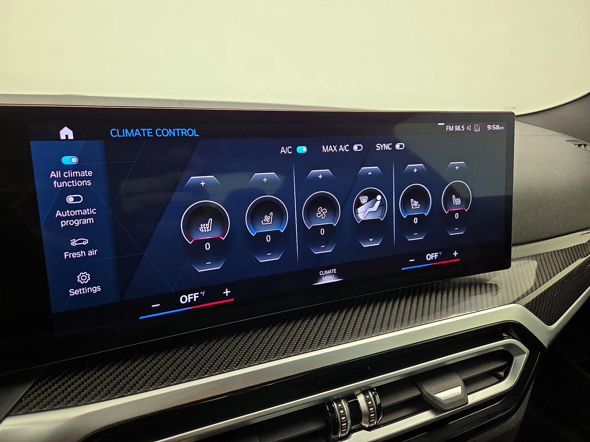 Thumbnail: 2024 BMW M4 - 17