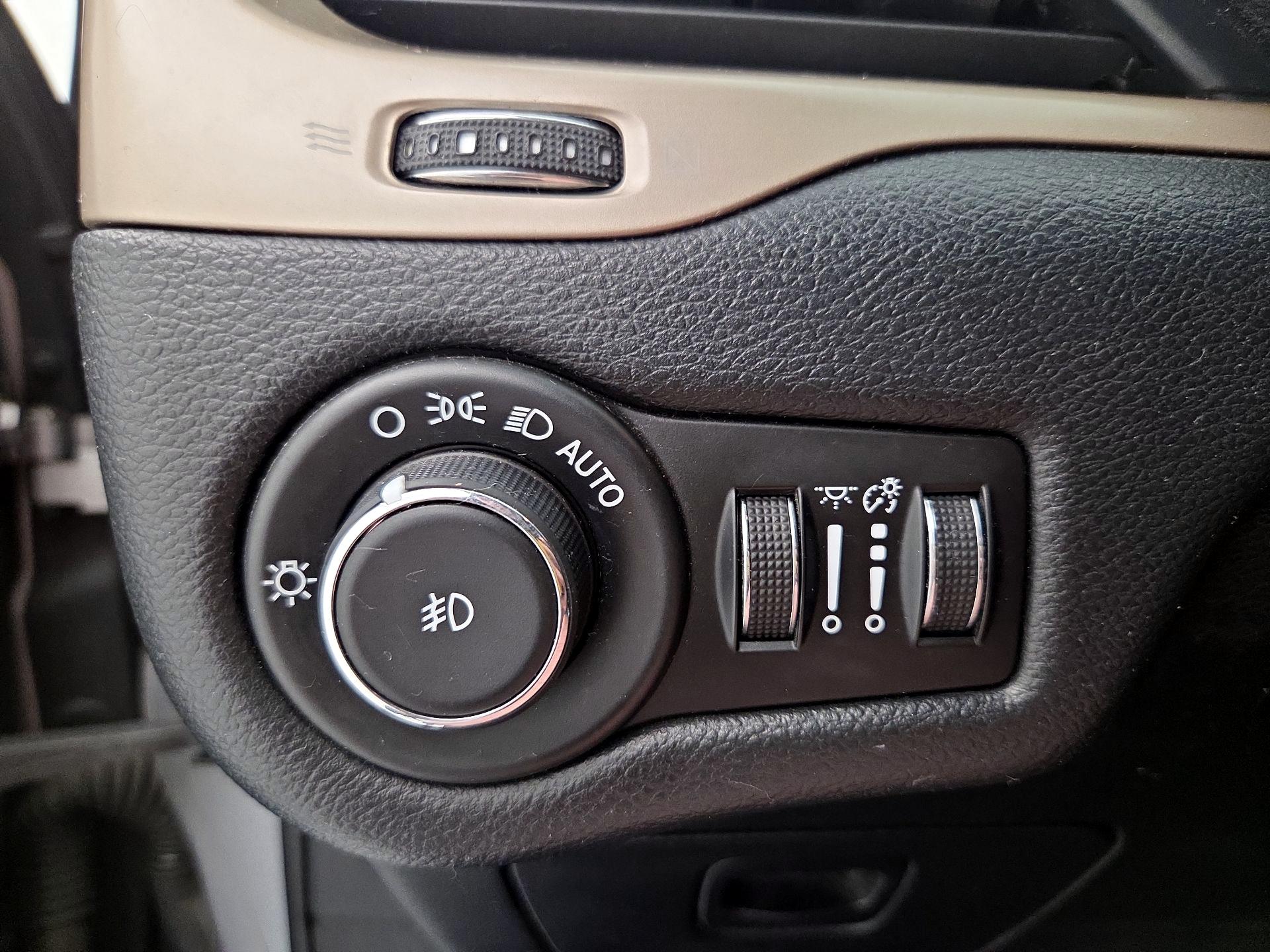 Thumbnail: 2014 Jeep Cherokee - 13