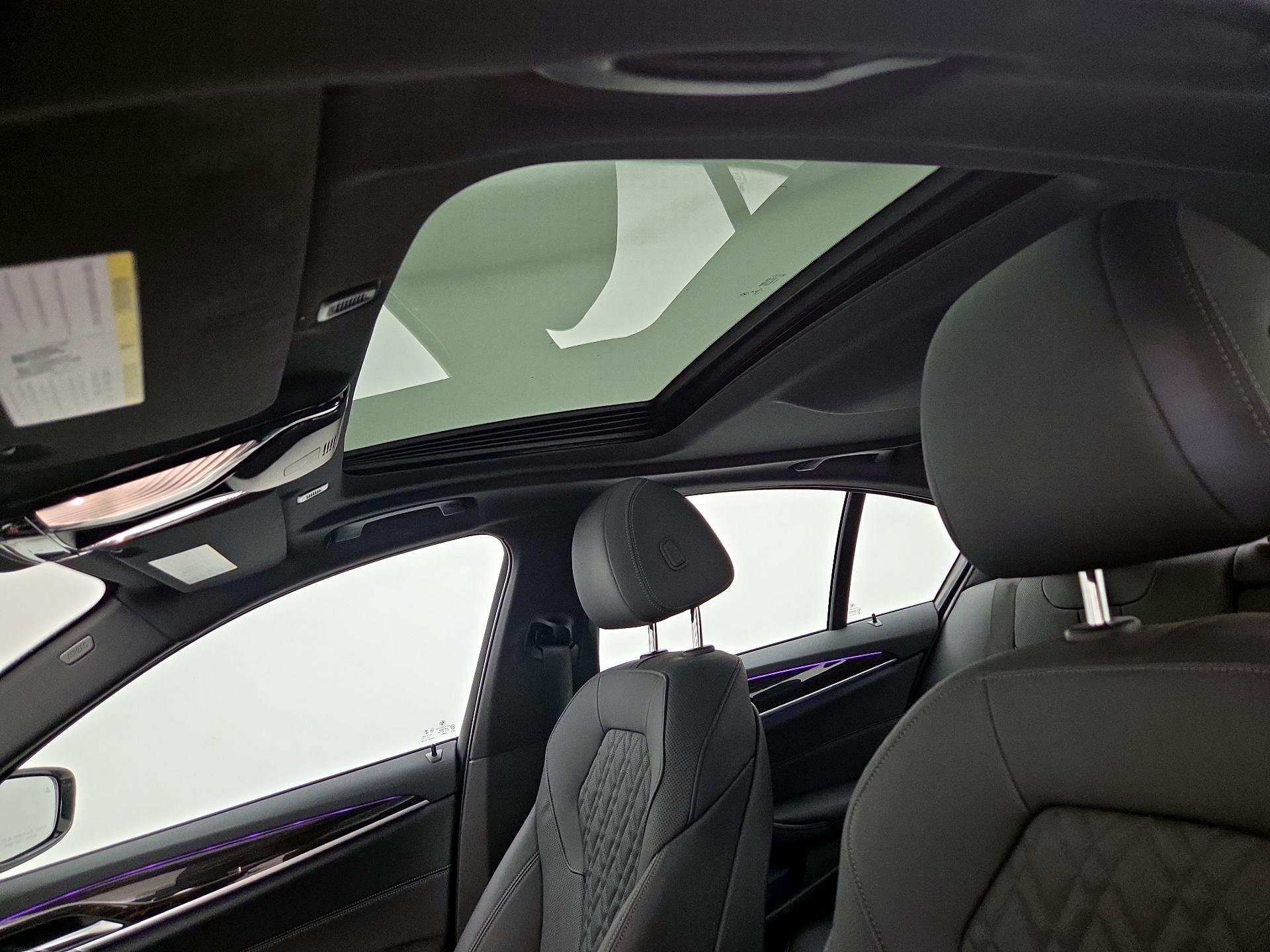 Thumbnail: 2023 BMW 5 Series - 20