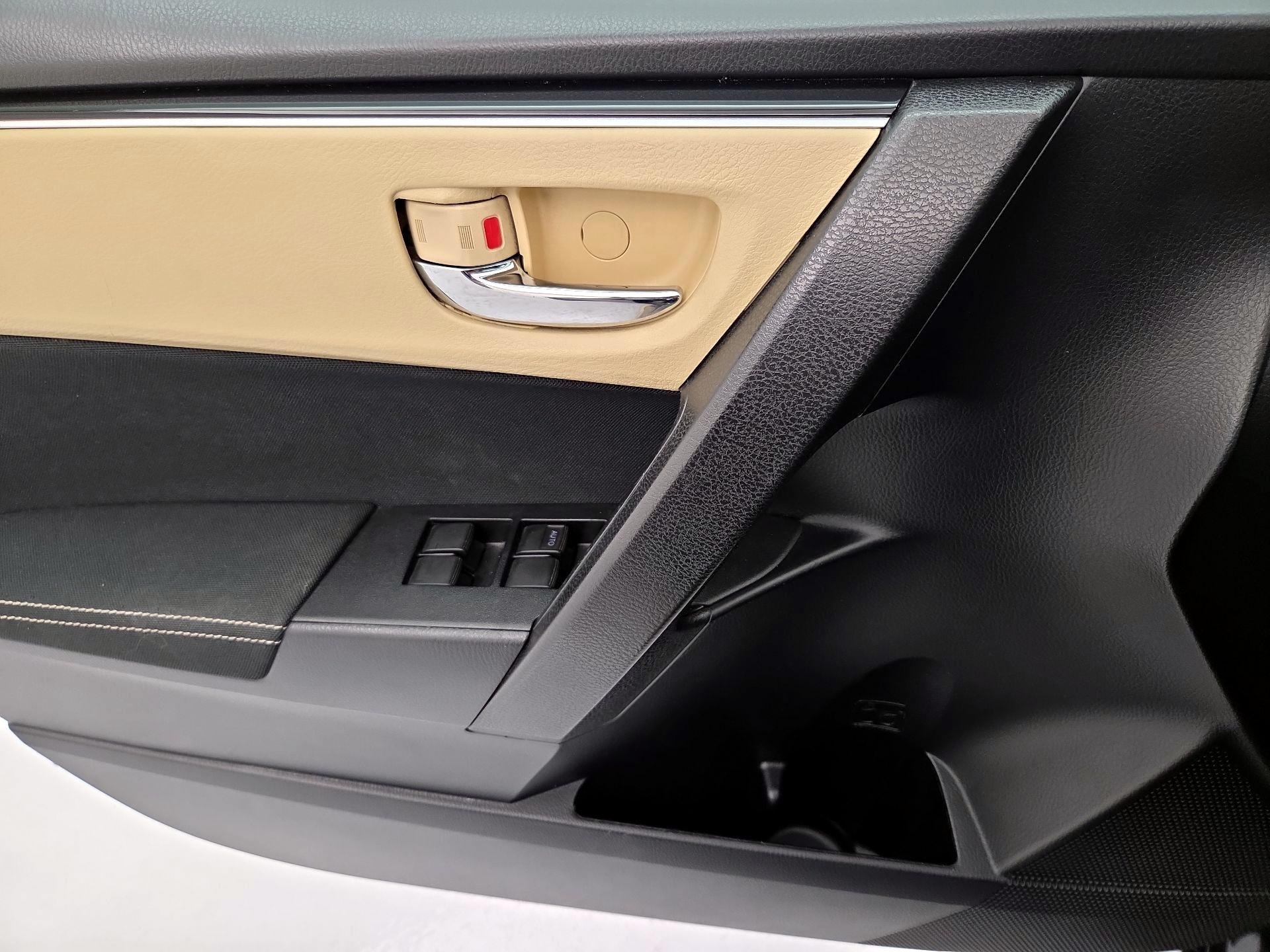 Thumbnail: 2018 Toyota Corolla - 12