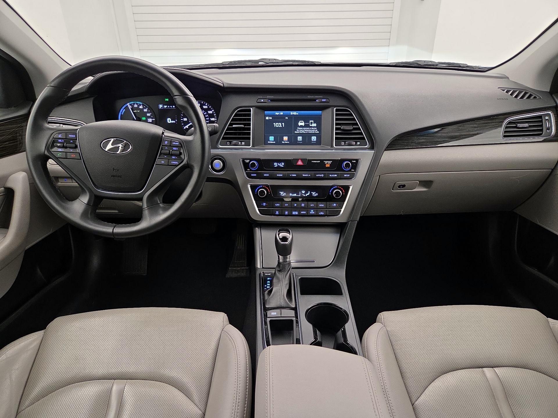 Thumbnail: 2017 Hyundai Sonata - 9