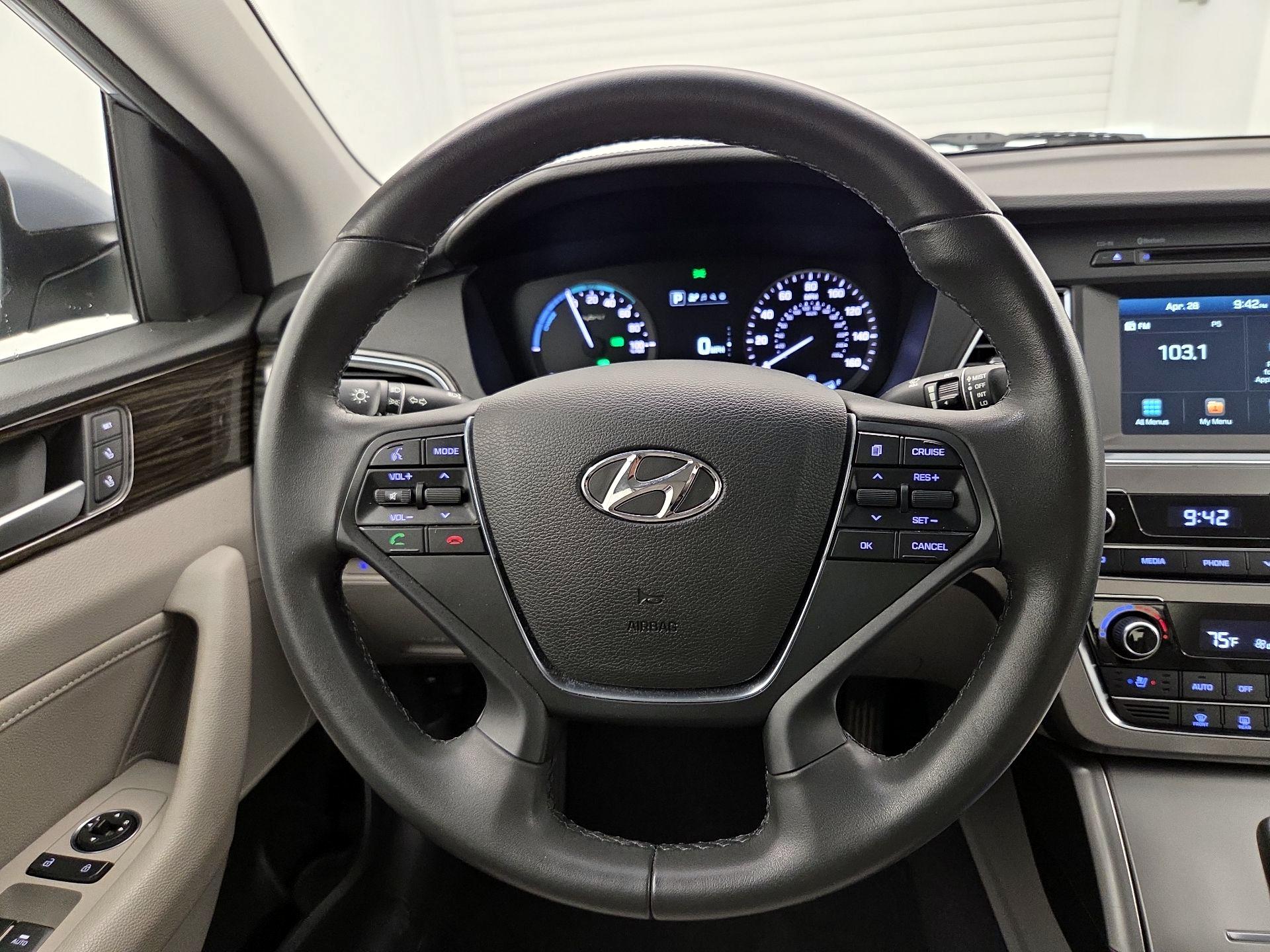 Thumbnail: 2017 Hyundai Sonata - 10