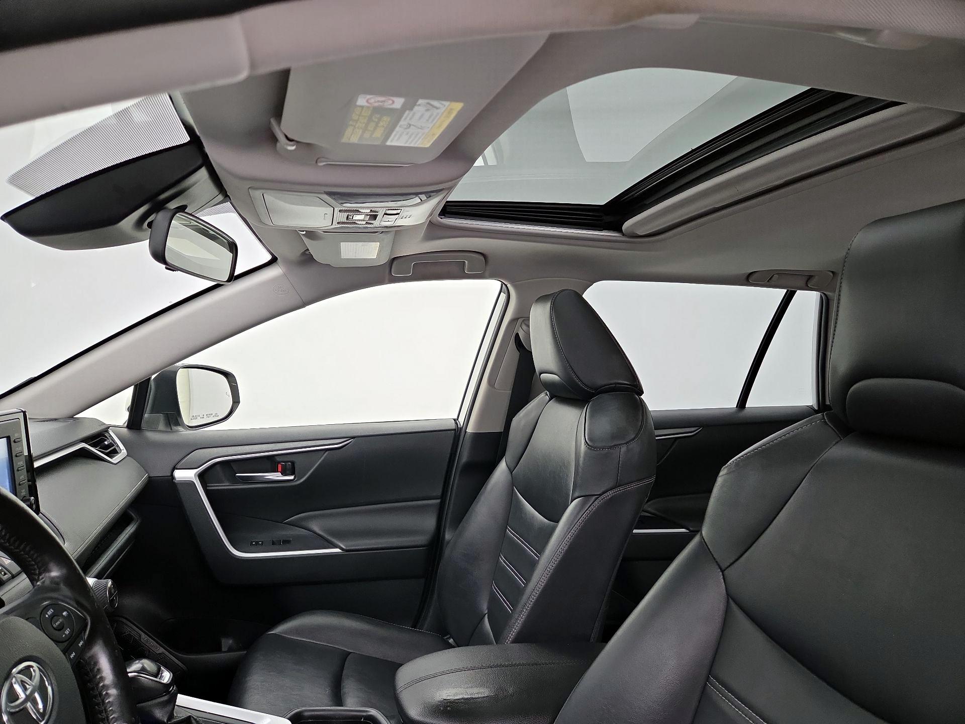 Thumbnail: 2019 Toyota RAV4 - 19