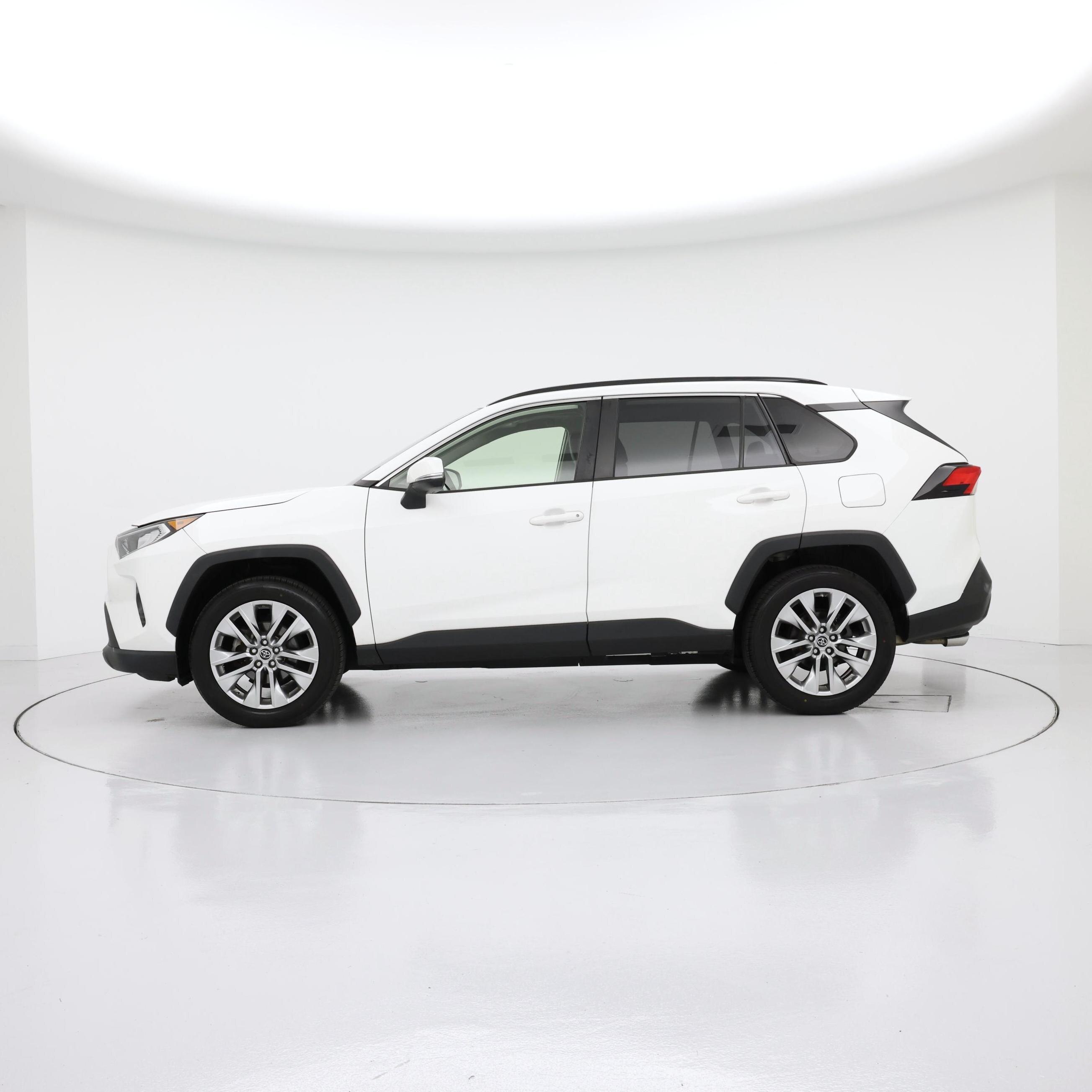 Thumbnail: 2019 Toyota RAV4 - 3