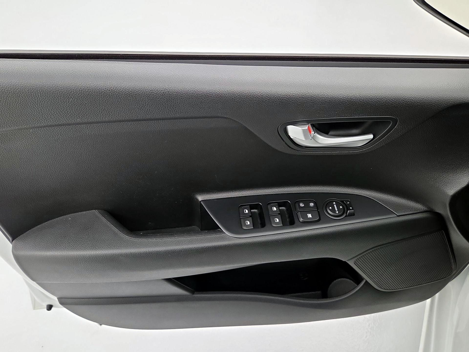 Thumbnail: 2018 Kia Rio - 12