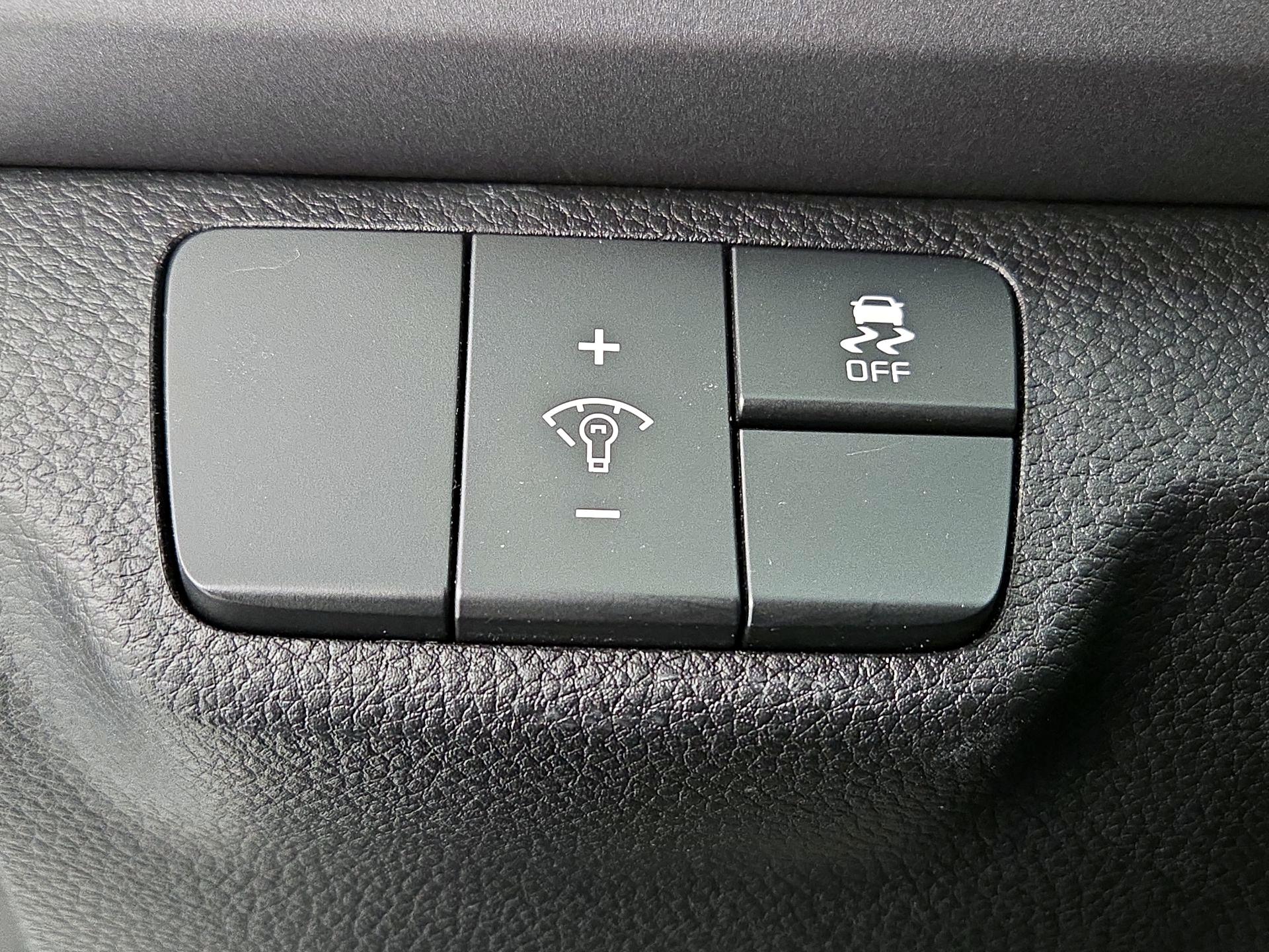 Thumbnail: 2018 Kia Rio - 13