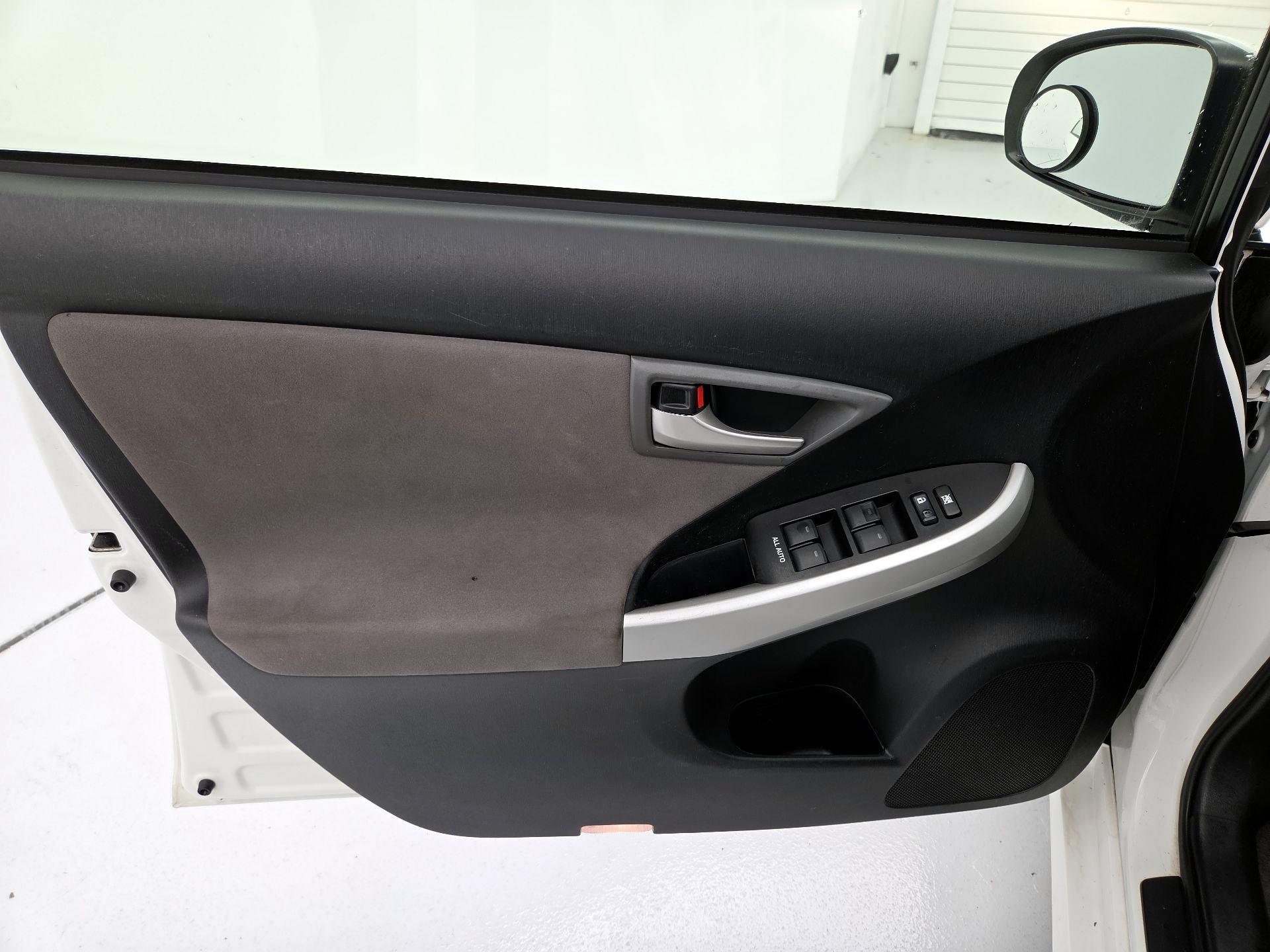 Thumbnail: 2014 Toyota Prius - 12