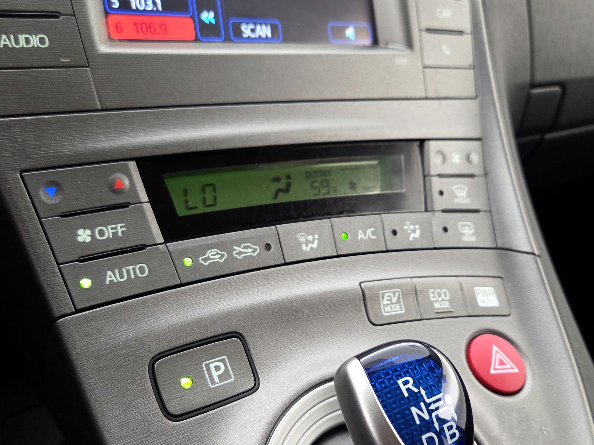 Thumbnail: 2014 Toyota Prius - 15