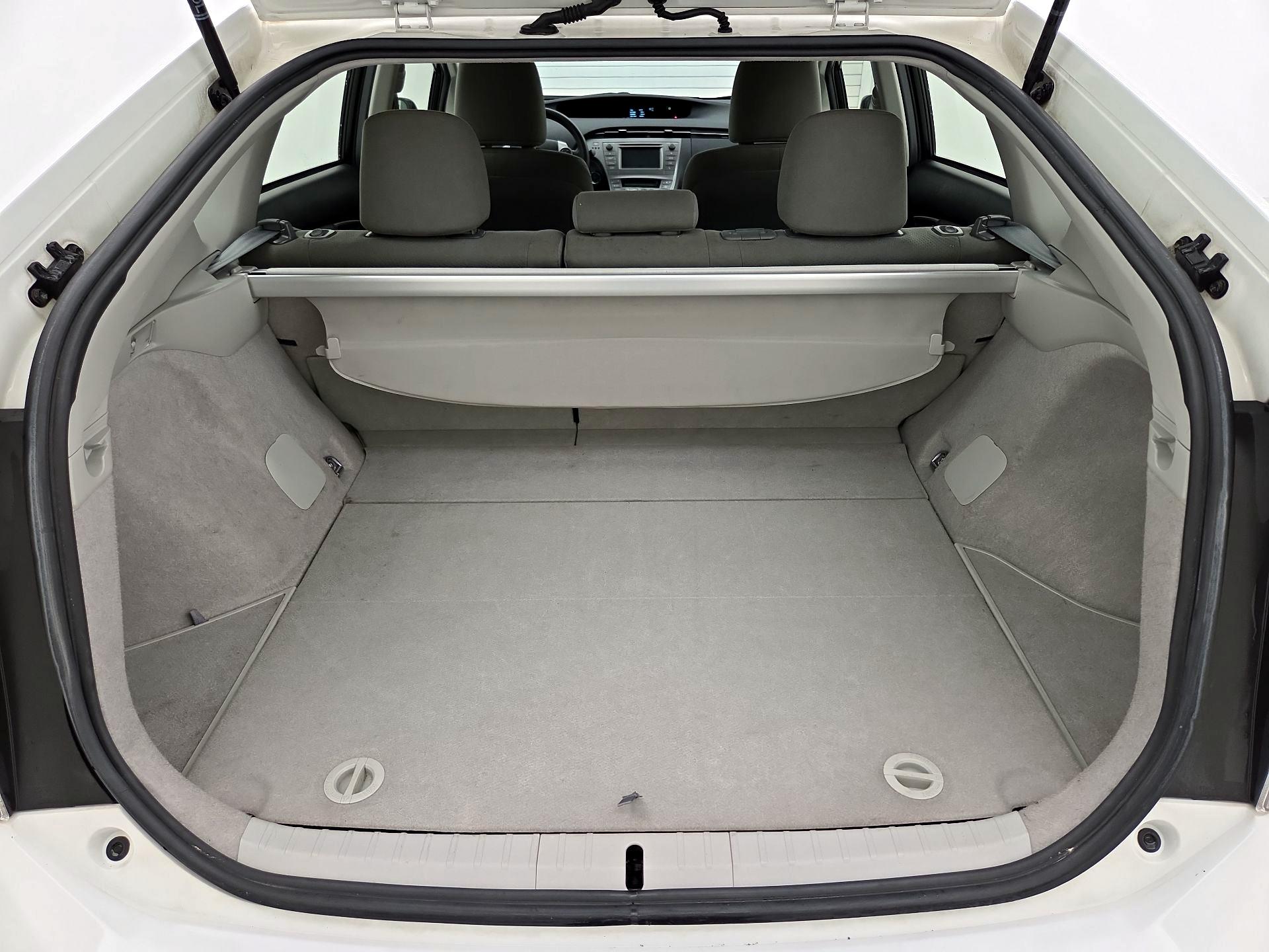 Thumbnail: 2014 Toyota Prius - 19