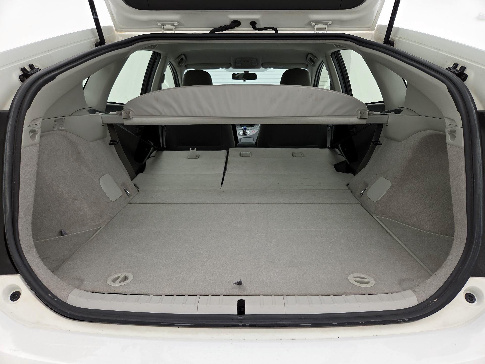 Thumbnail: 2014 Toyota Prius - 20