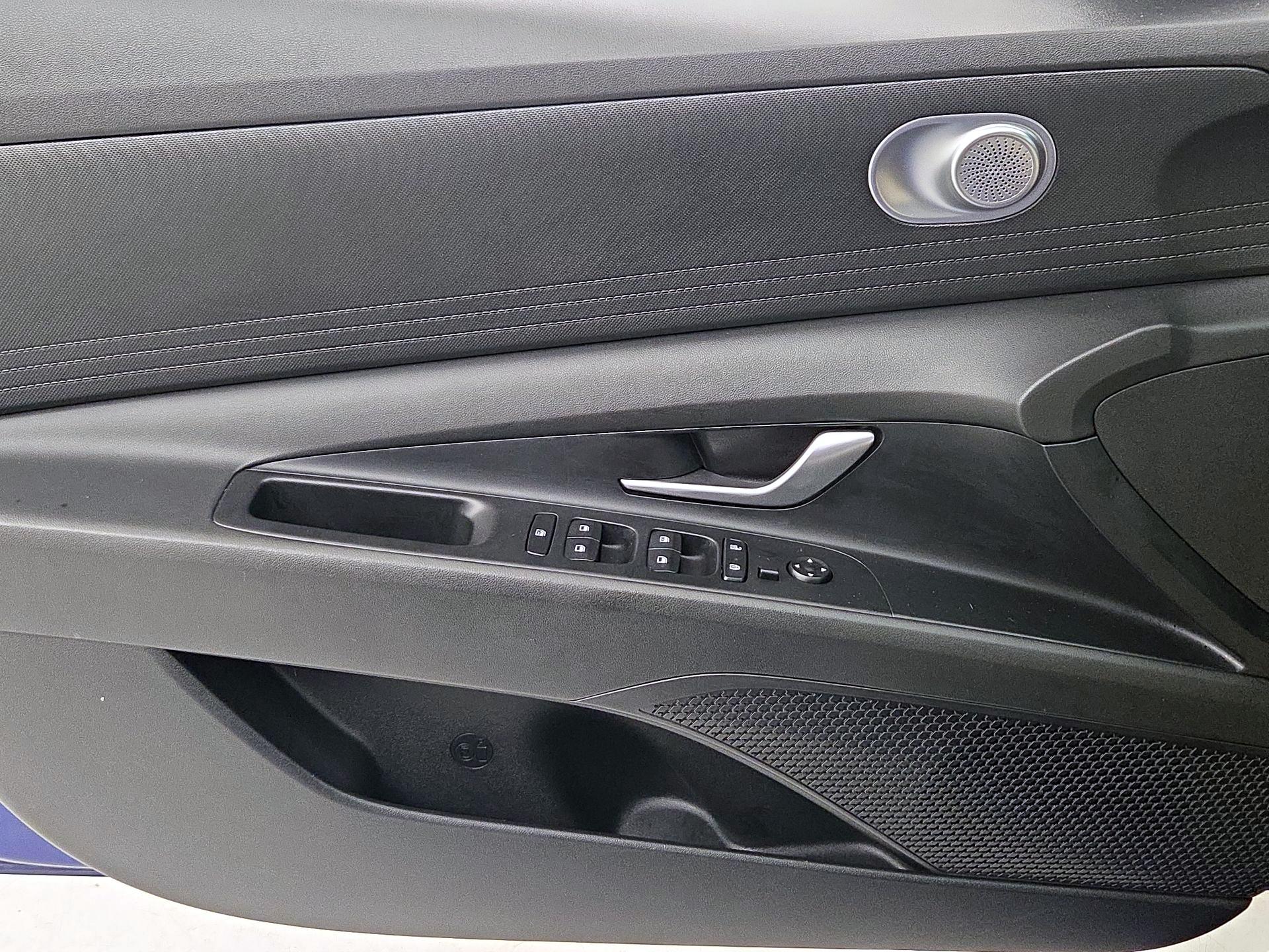 Thumbnail: 2022 Hyundai Elantra - 12