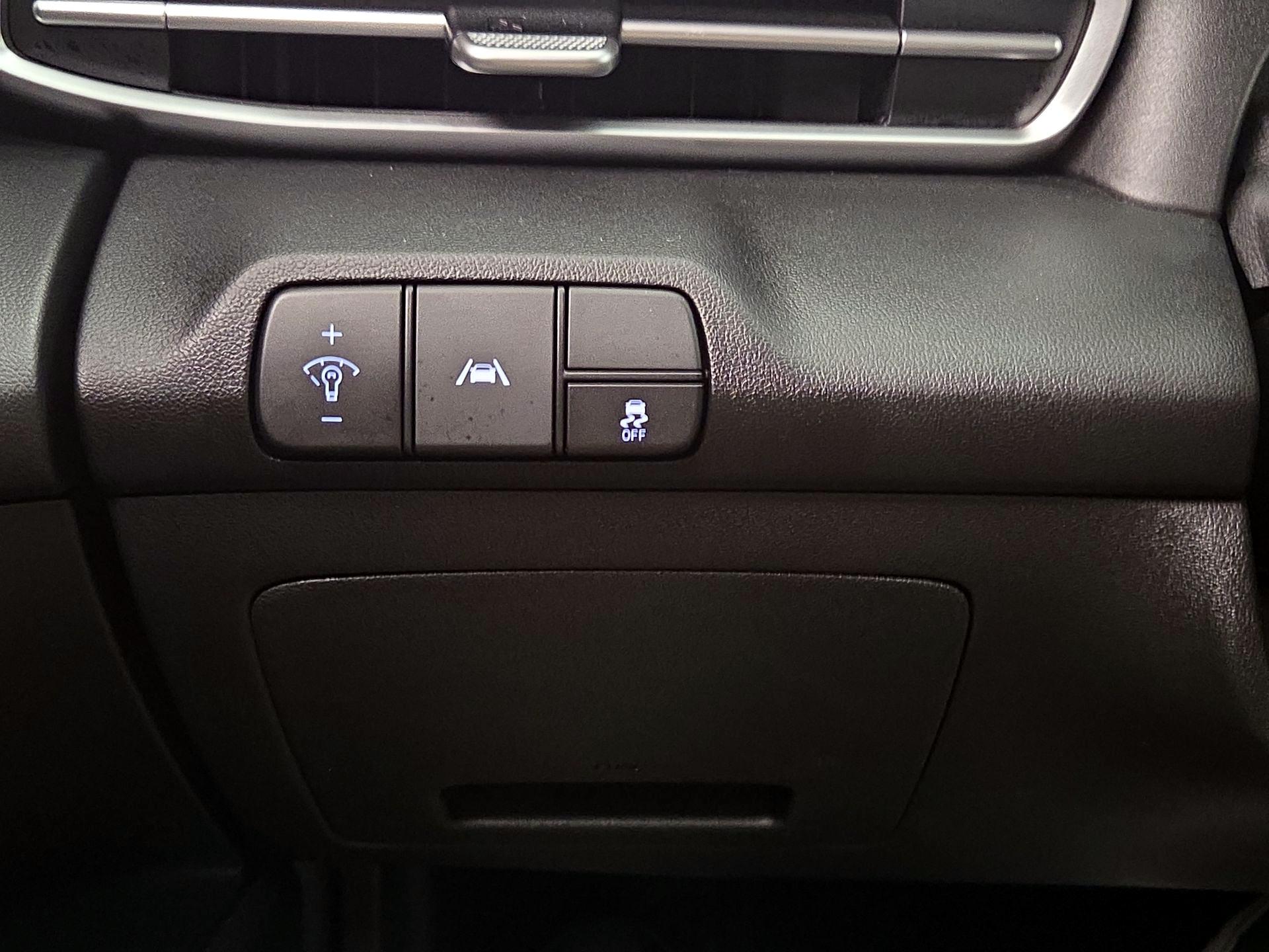 Thumbnail: 2022 Hyundai Elantra - 13