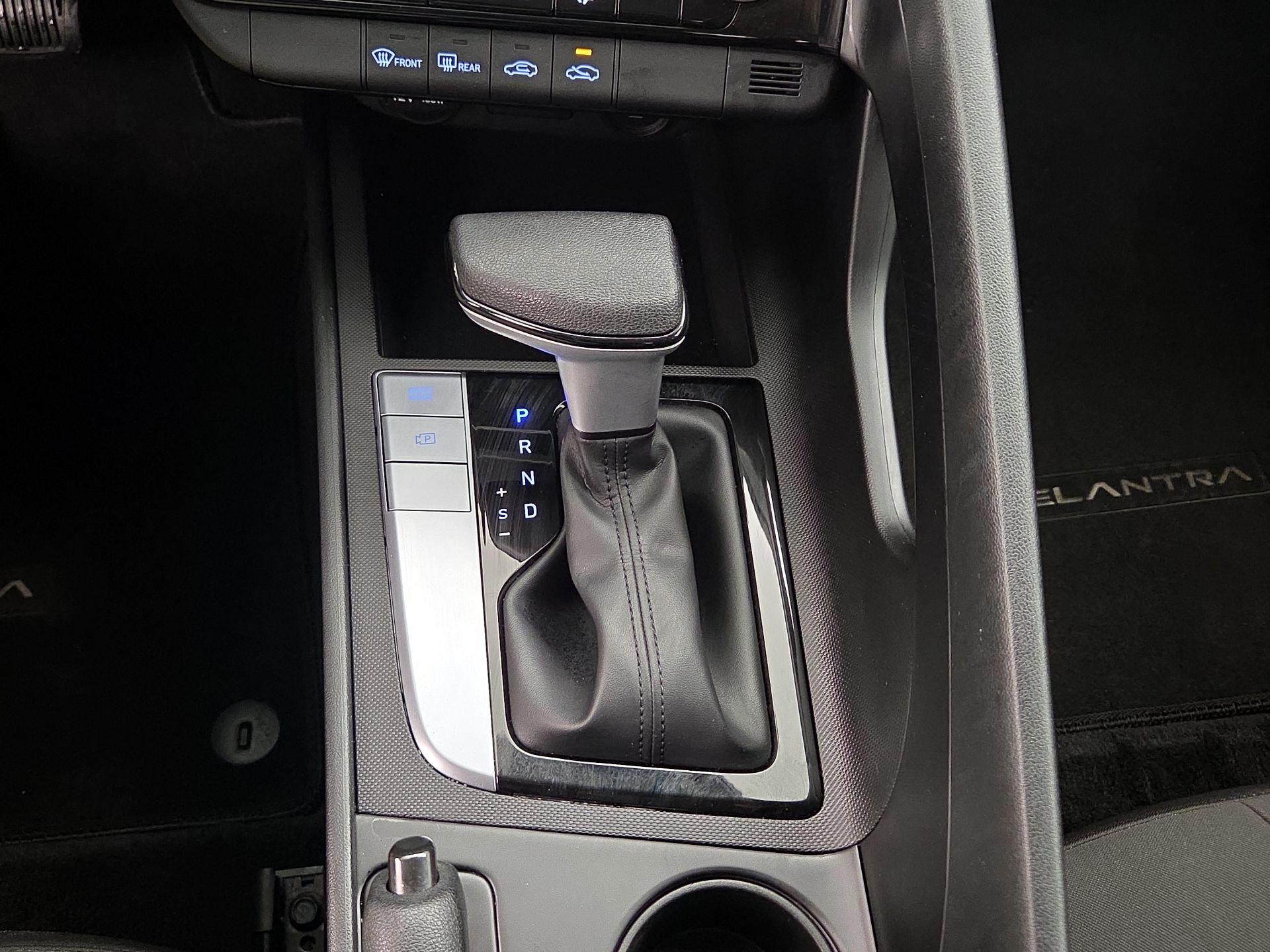 Thumbnail: 2022 Hyundai Elantra - 17